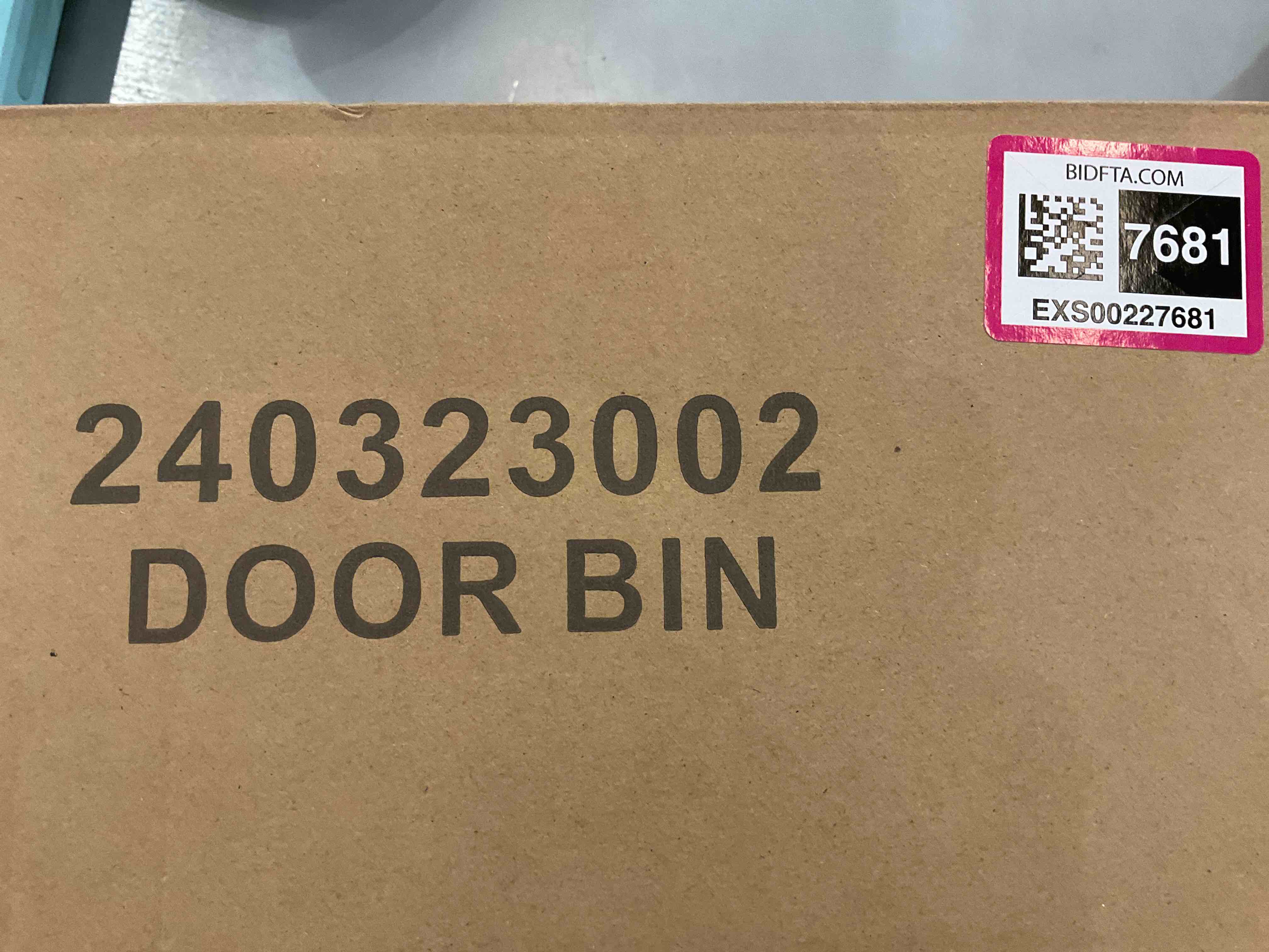 https://s3.amazonaws.com/lotting-images-prod/bidfta/EXS00227681_1687182016672.jpeg