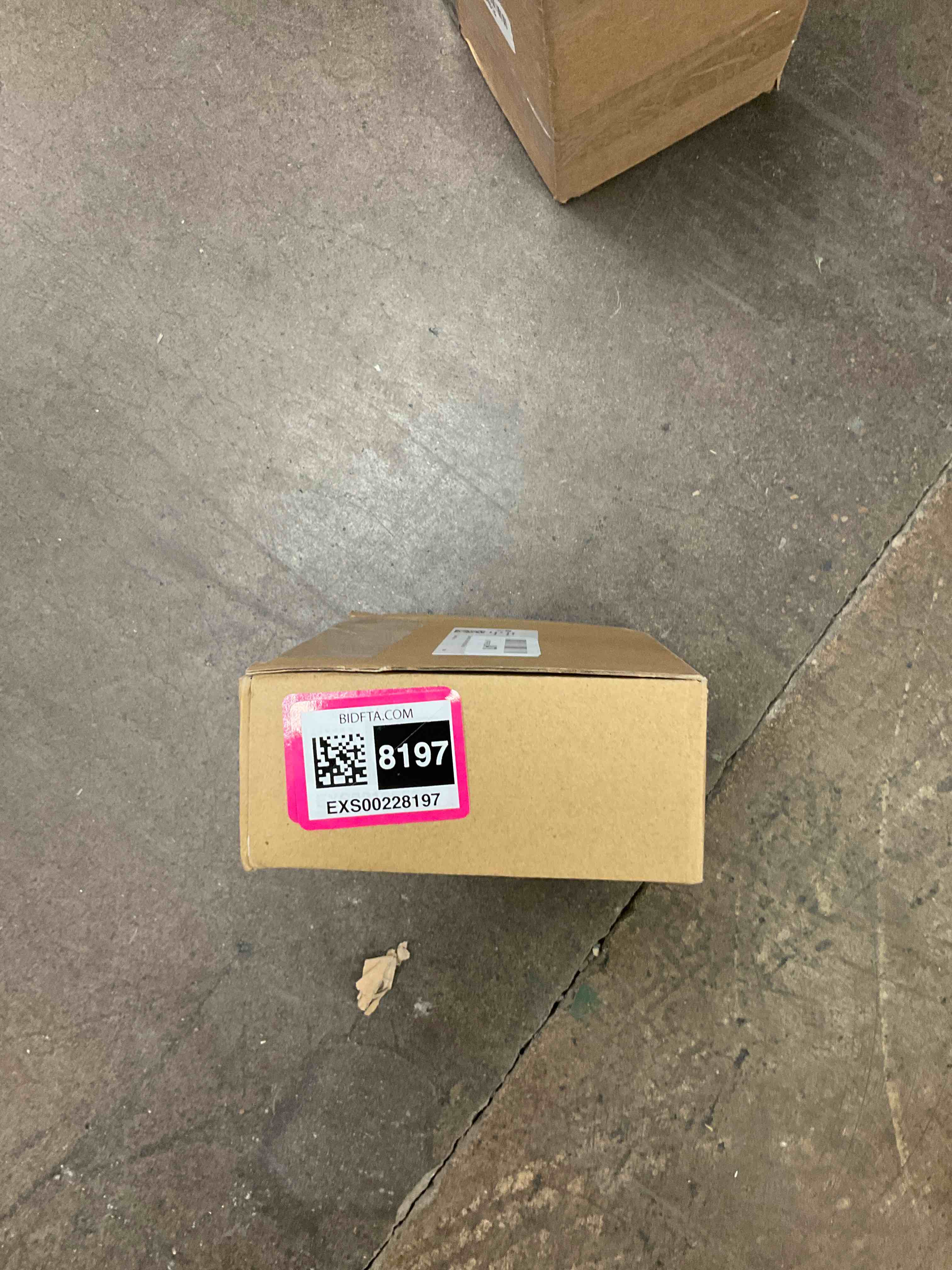 https://s3.amazonaws.com/lotting-images-prod/bidfta/EXS00228197_1687291286573.jpeg
