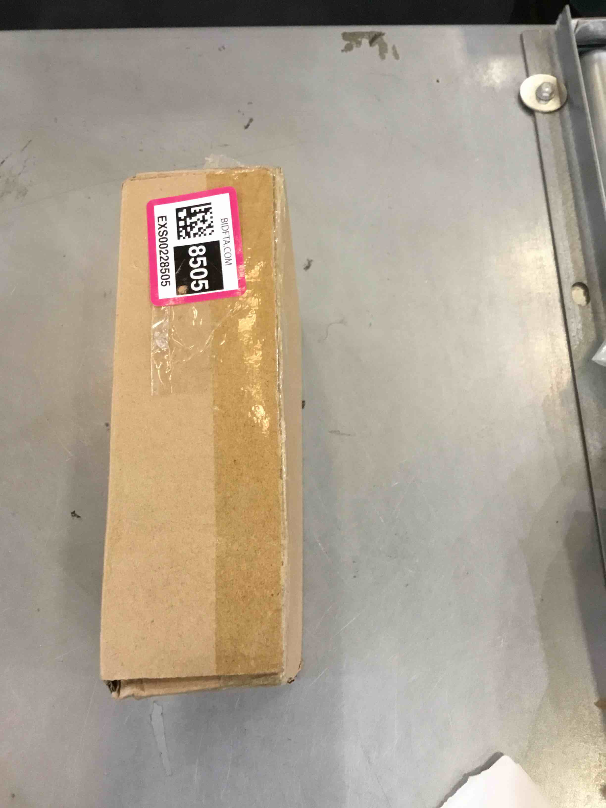https://s3.amazonaws.com/lotting-images-prod/bidfta/EXS00228505_1685727414025.jpeg