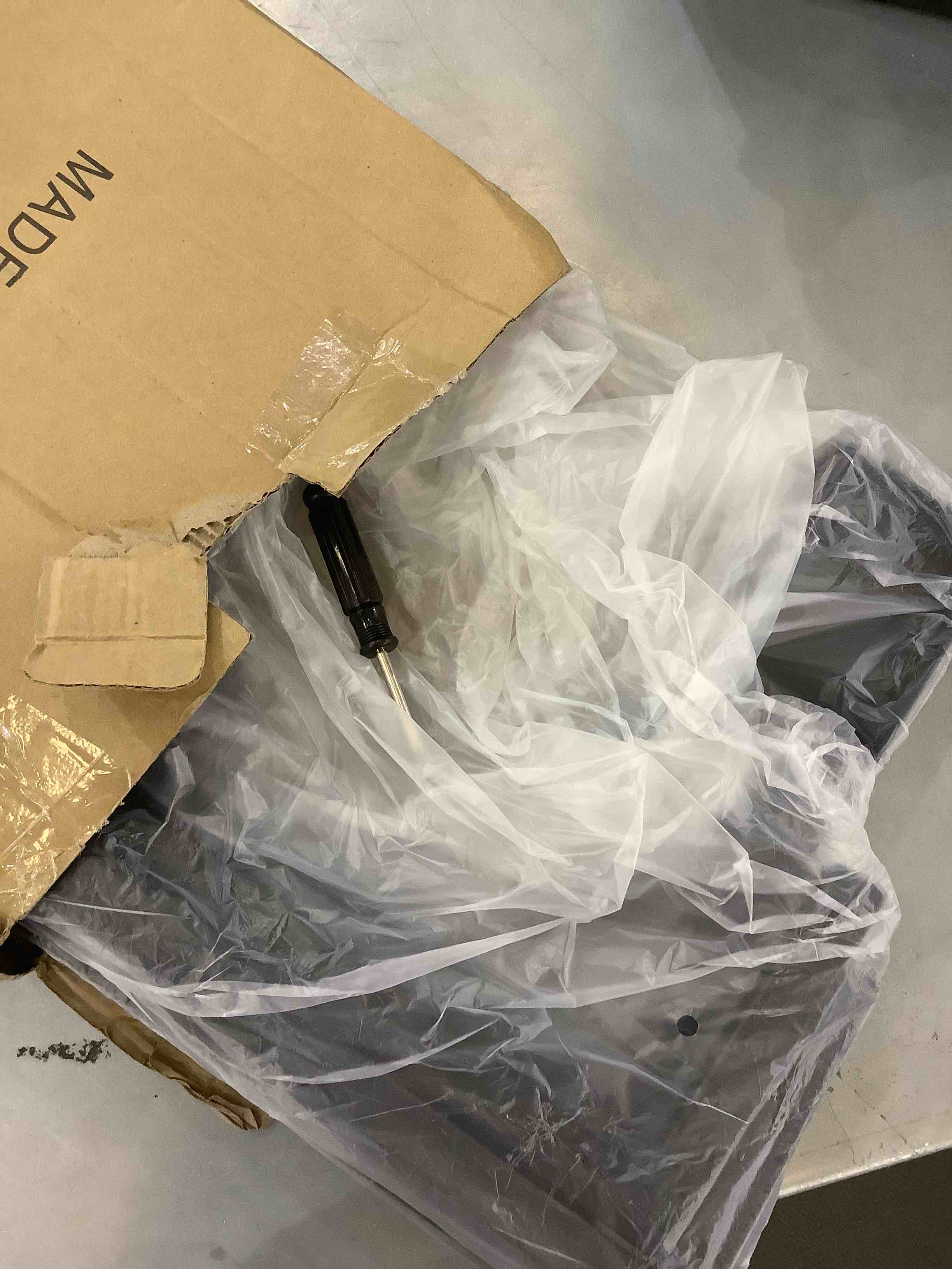 https://s3.amazonaws.com/lotting-images-prod/bidfta/EXS00229184_1685972544660.jpeg