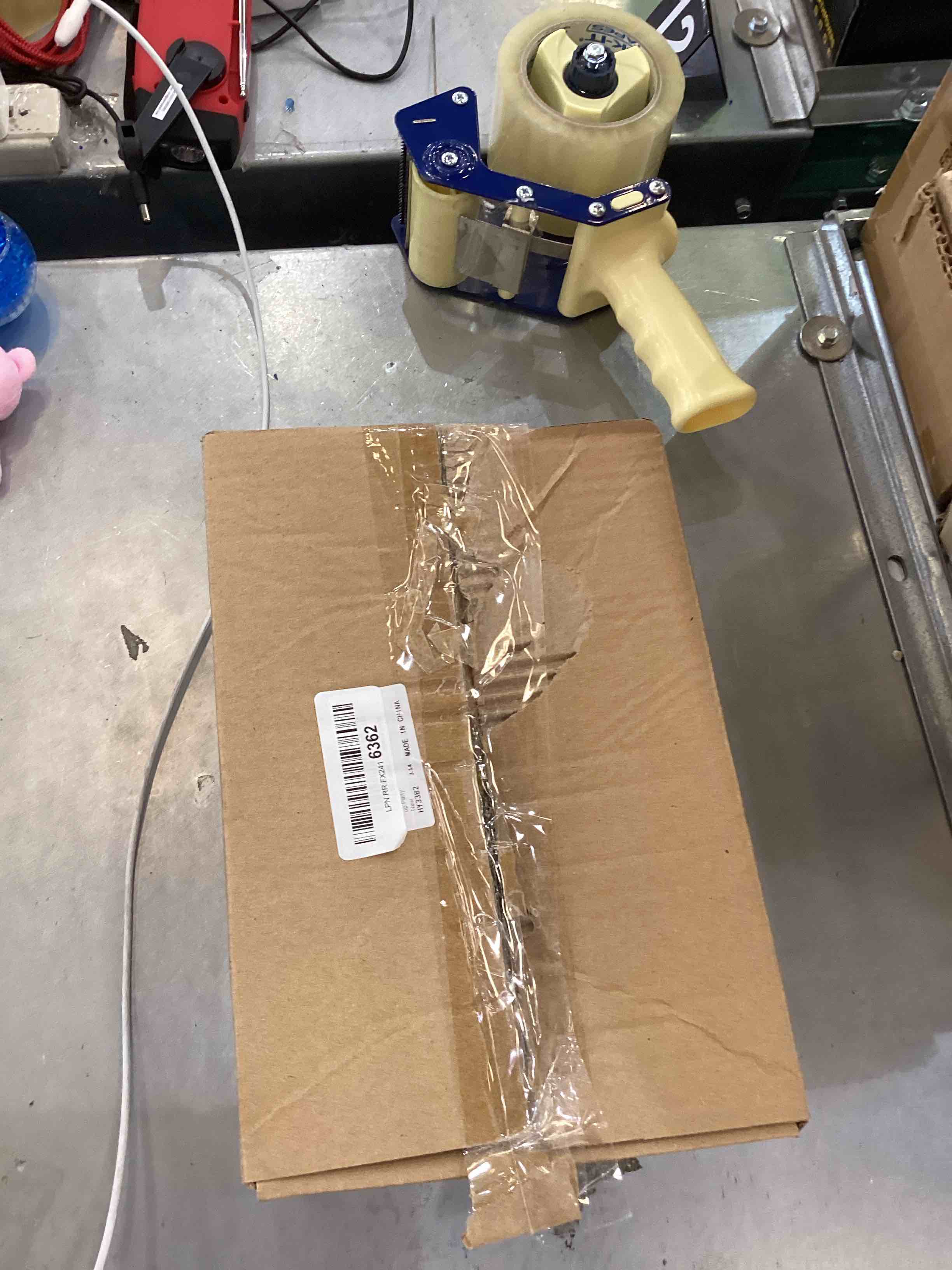 https://s3.amazonaws.com/lotting-images-prod/bidfta/EXS00231902_1684342808838.jpeg