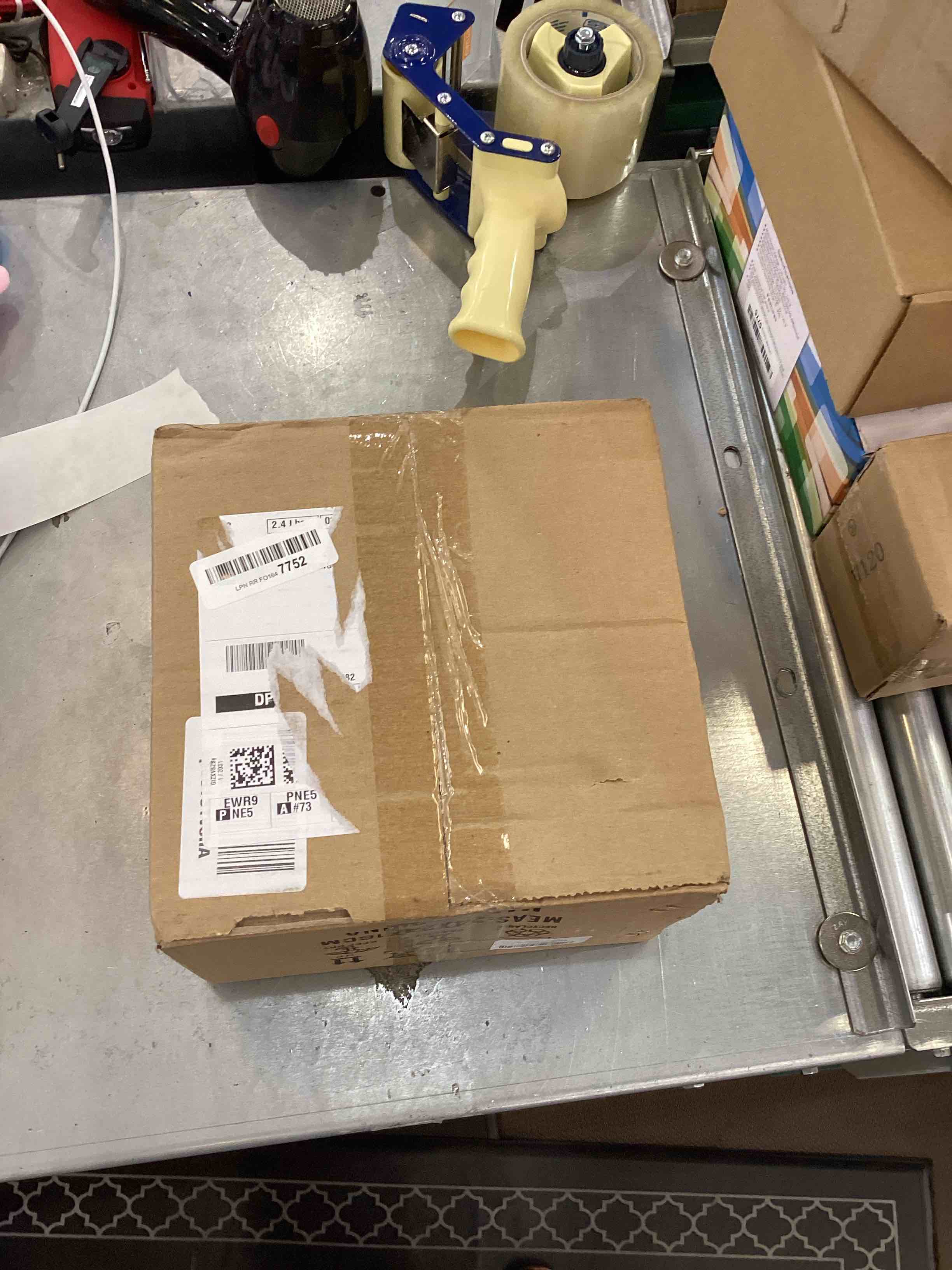 https://s3.amazonaws.com/lotting-images-prod/bidfta/EXS00231947_1684349283647.jpeg