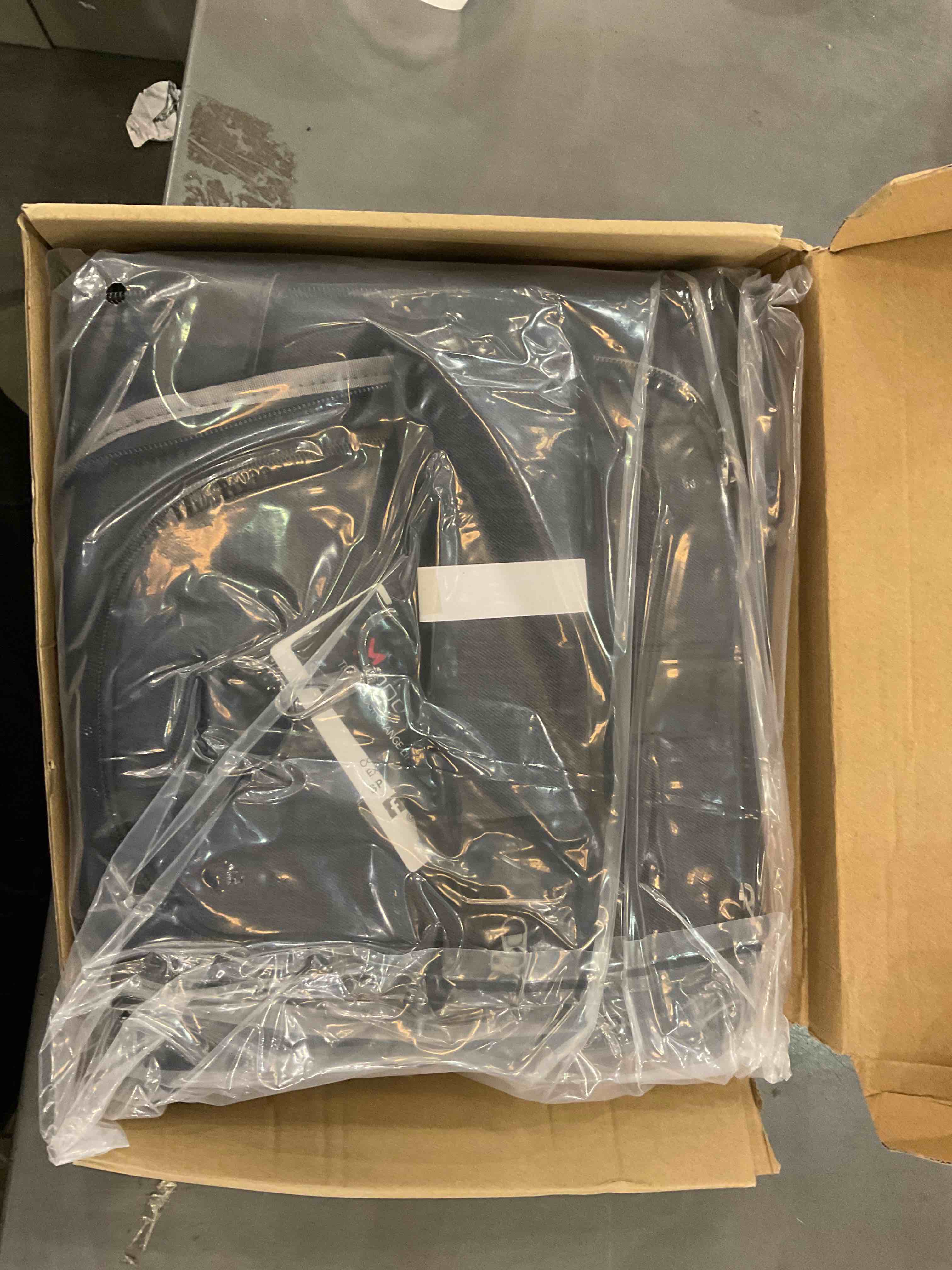 https://s3.amazonaws.com/lotting-images-prod/bidfta/EXS00235412_1684336338827.jpeg
