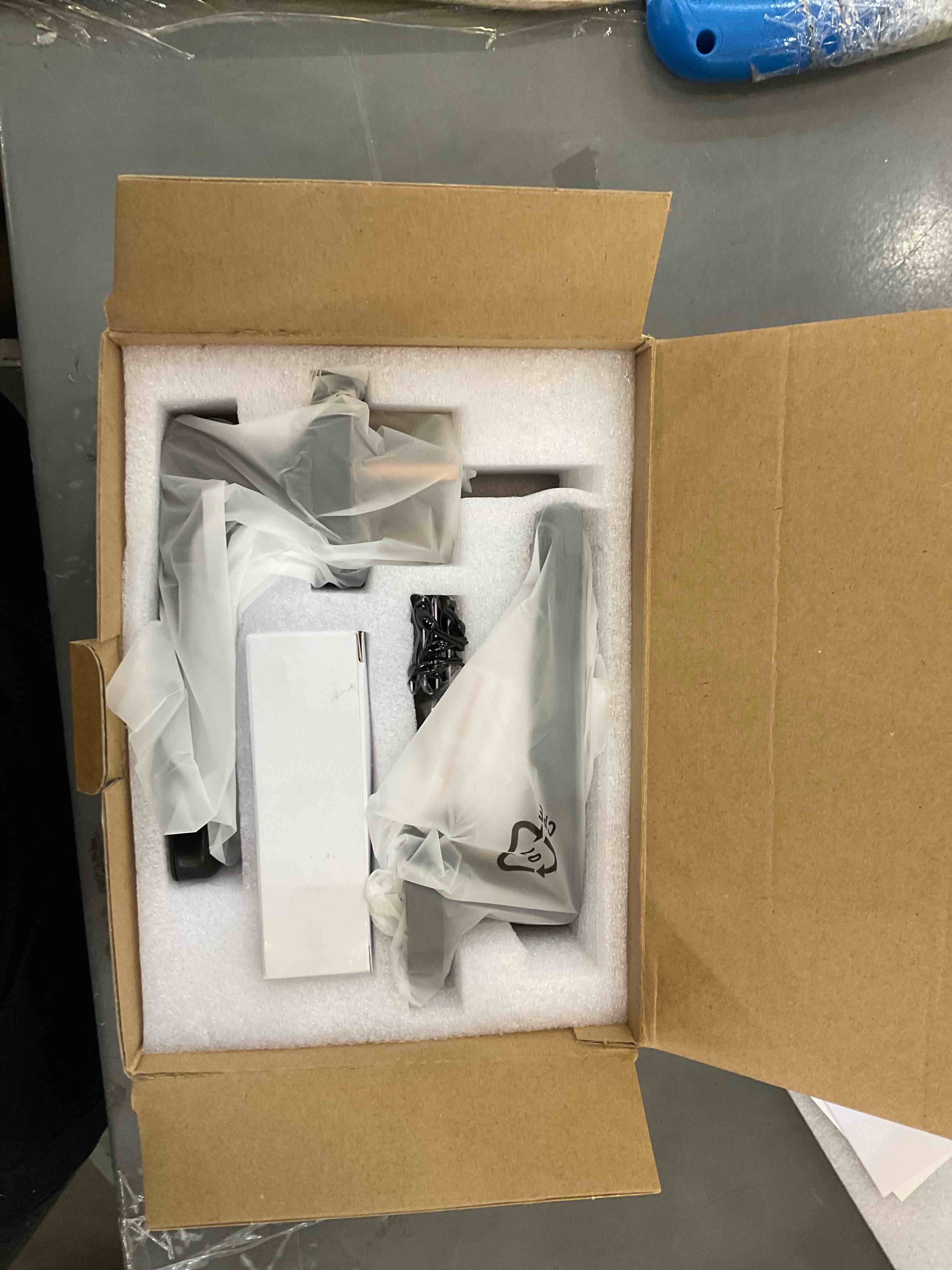 https://s3.amazonaws.com/lotting-images-prod/bidfta/EXS00235416_1684341366427.jpeg
