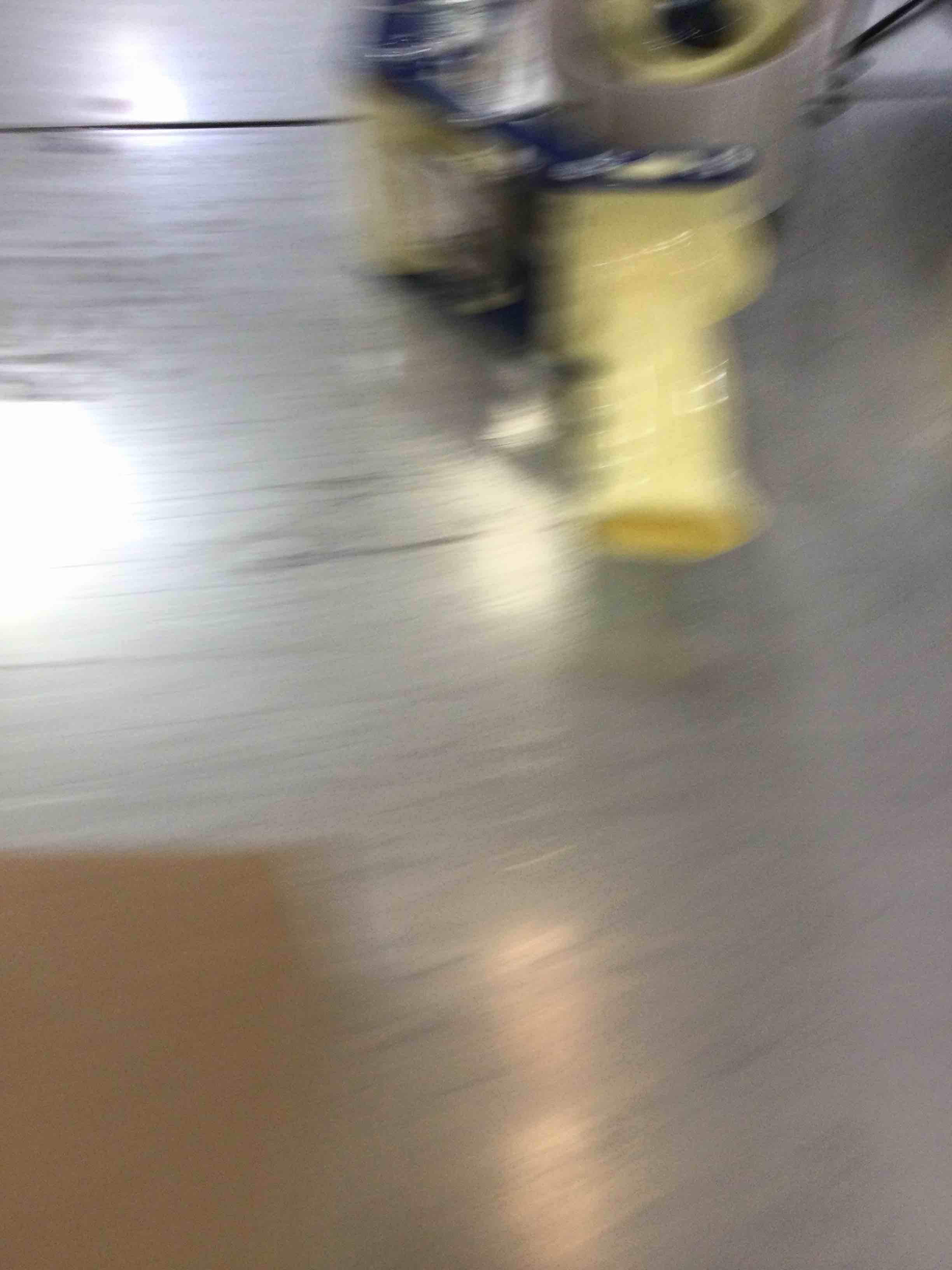 https://s3.amazonaws.com/lotting-images-prod/bidfta/EXS00238427_1685476354618.jpeg