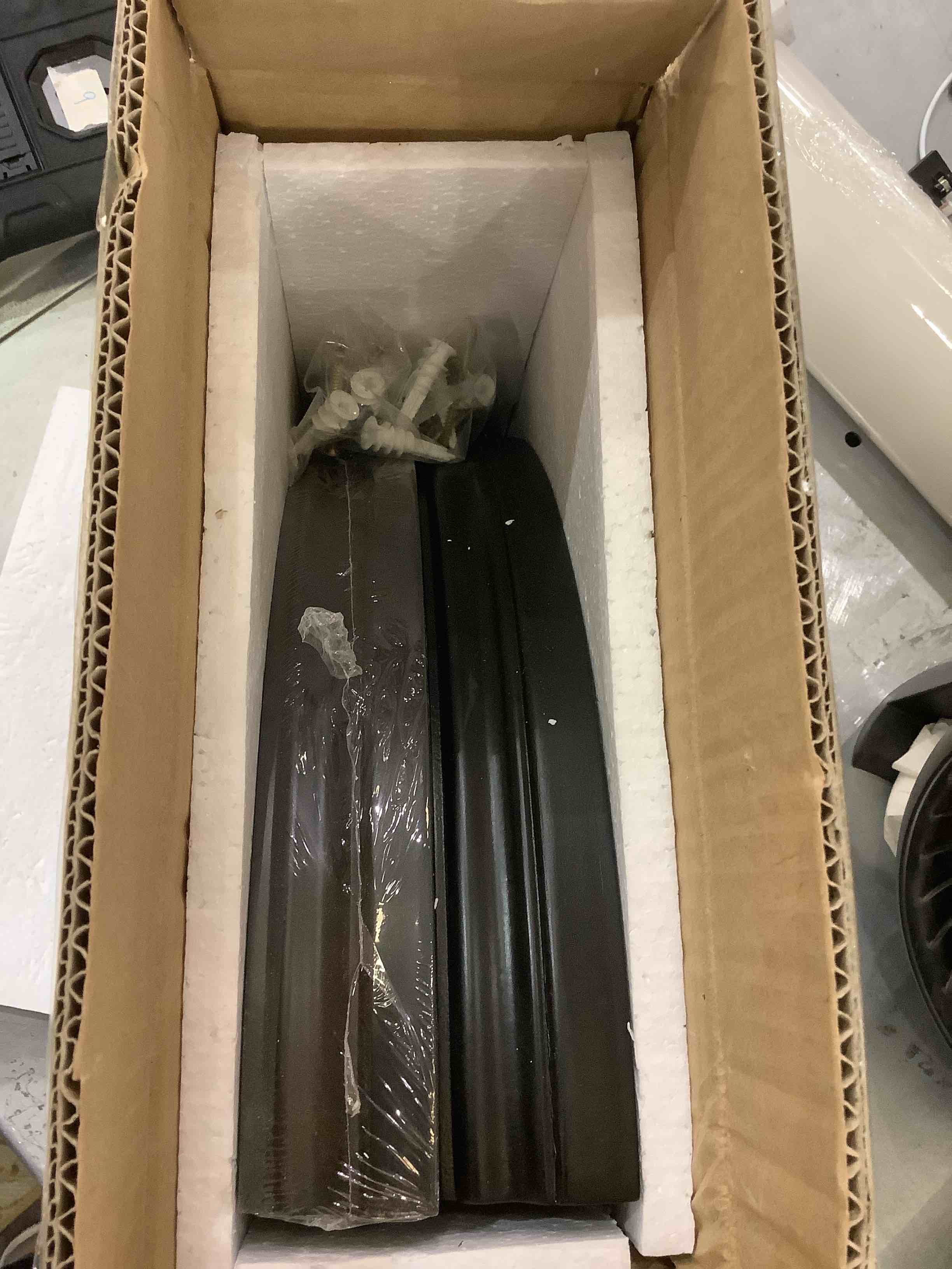 https://s3.amazonaws.com/lotting-images-prod/bidfta/EXS00241300_1686684186064.jpeg