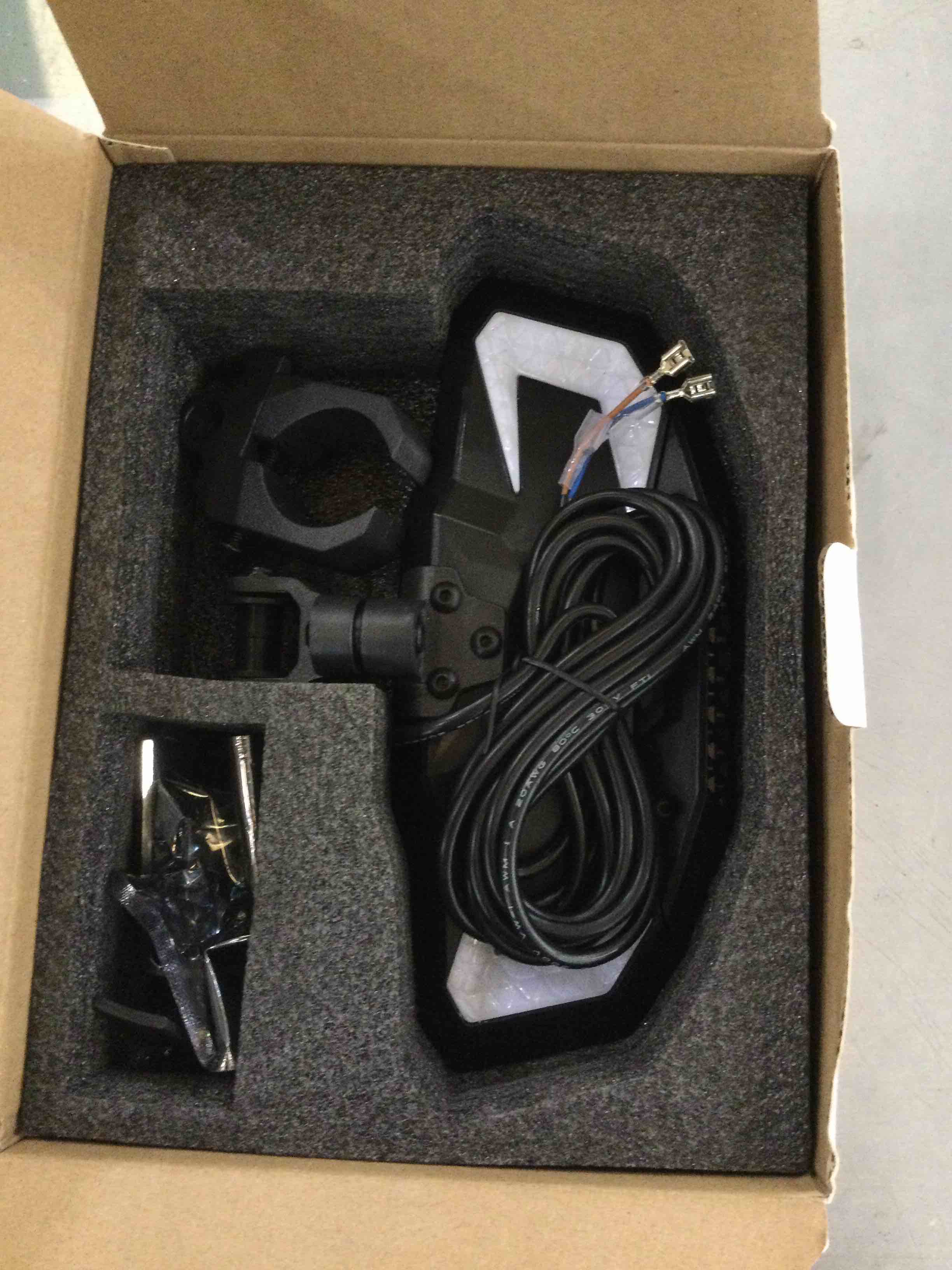 https://s3.amazonaws.com/lotting-images-prod/bidfta/EXS00241800_1685639118515.jpeg