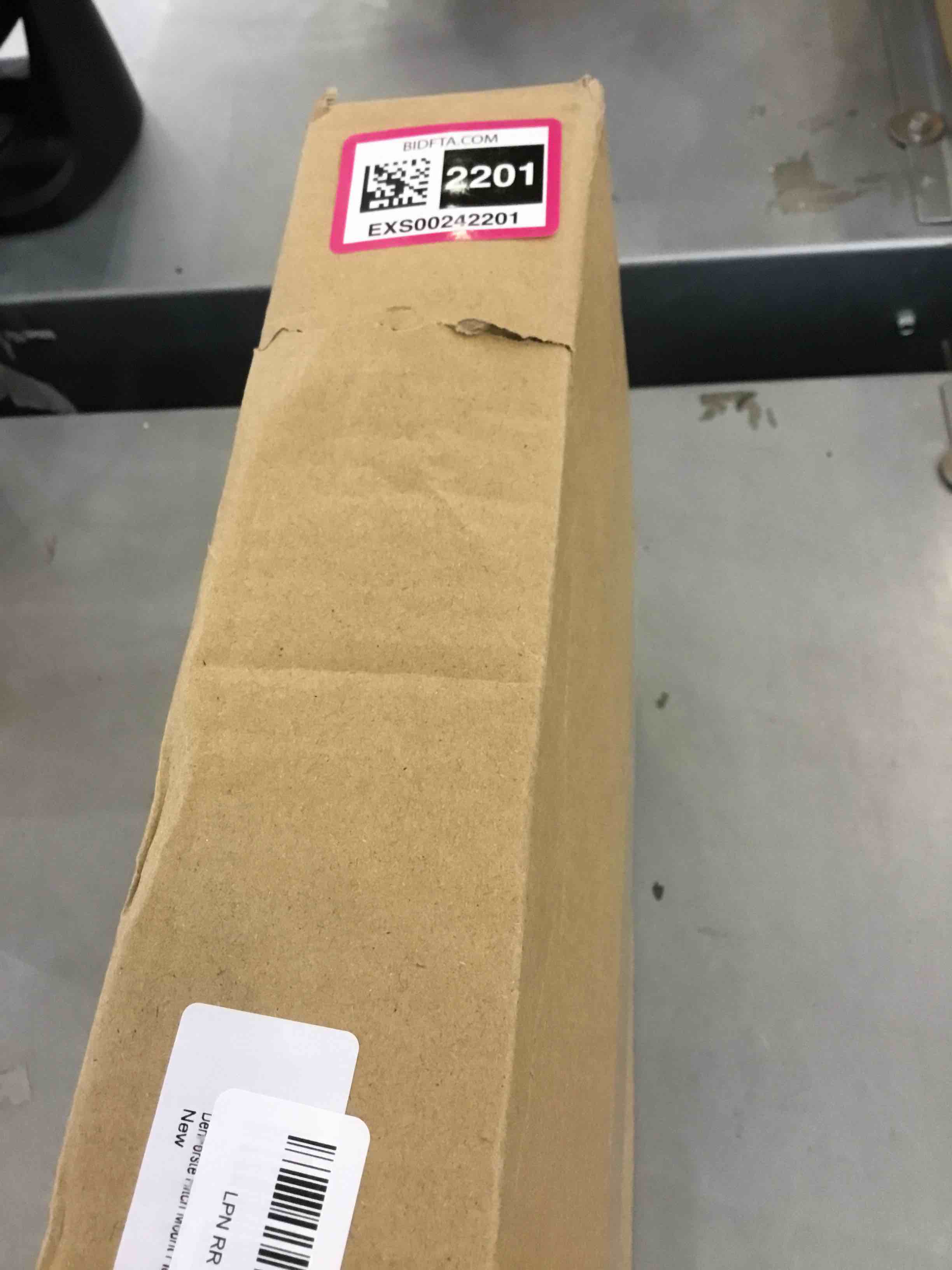https://s3.amazonaws.com/lotting-images-prod/bidfta/EXS00242201_1685633734300.jpeg