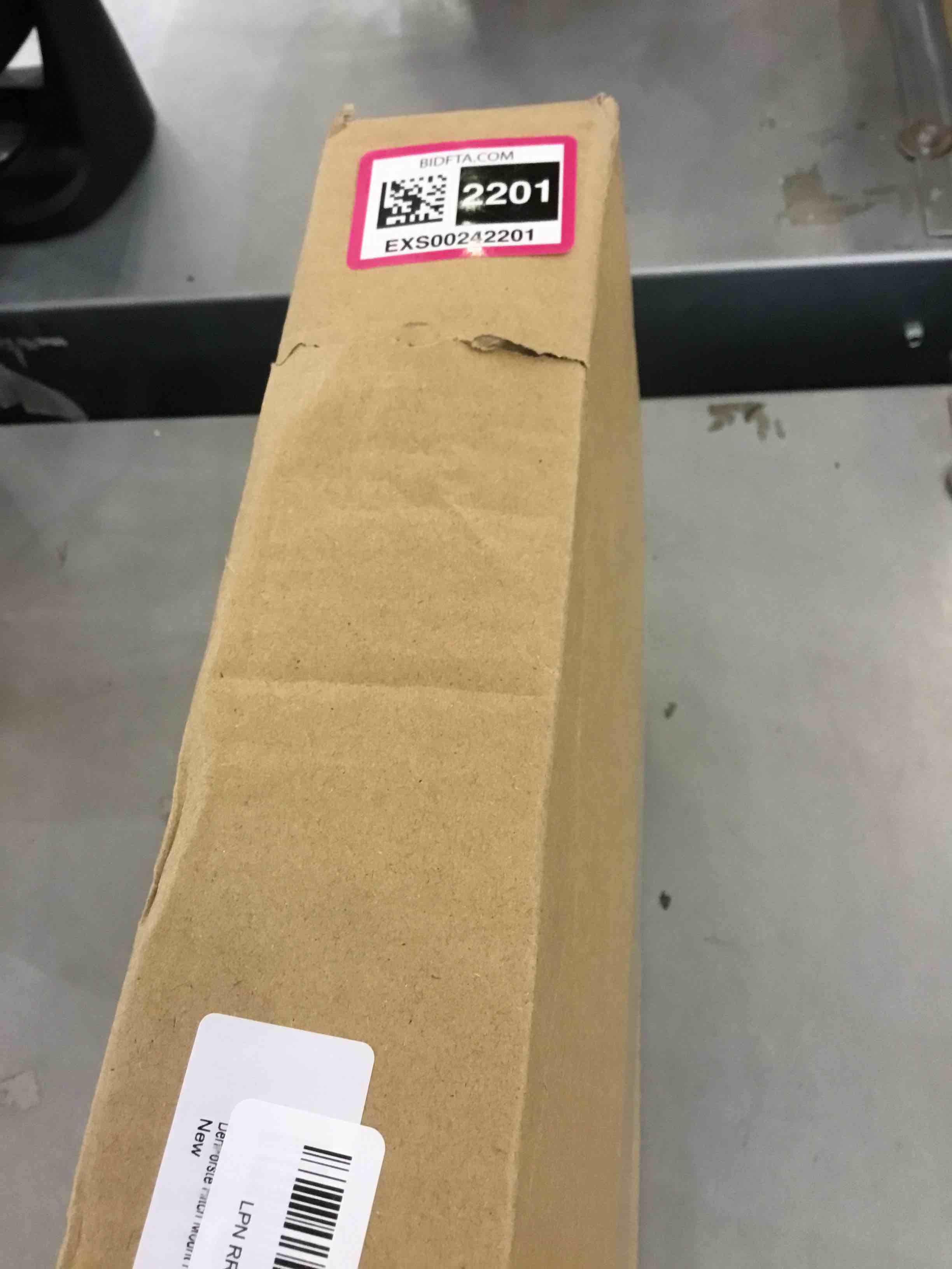 https://s3.amazonaws.com/lotting-images-prod/bidfta/EXS00242201_1685633735698.jpeg