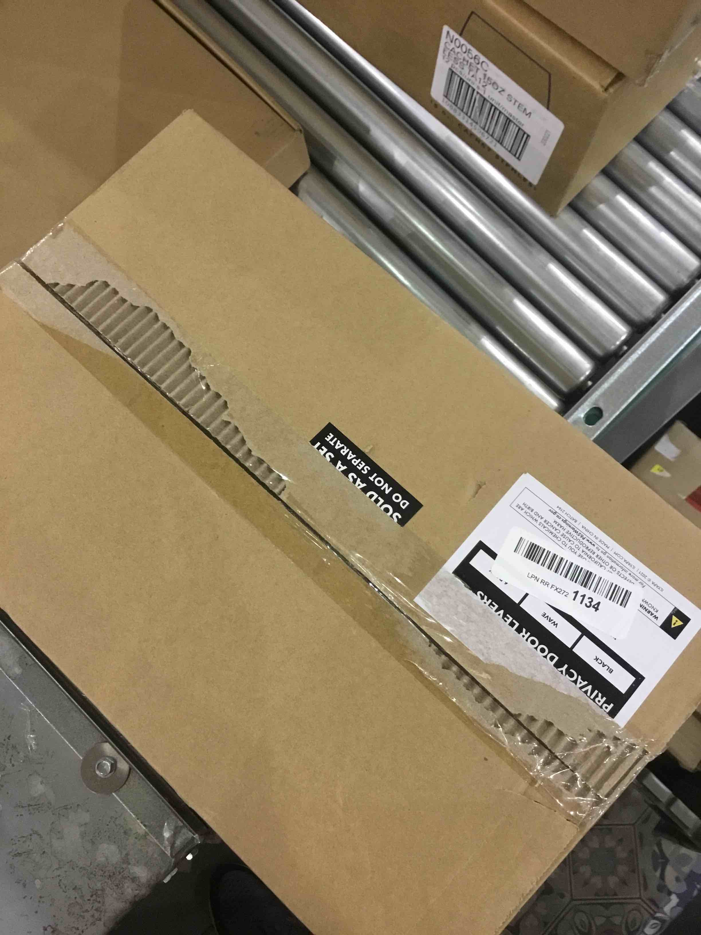 https://s3.amazonaws.com/lotting-images-prod/bidfta/EXS00243693_1685964076838.jpeg