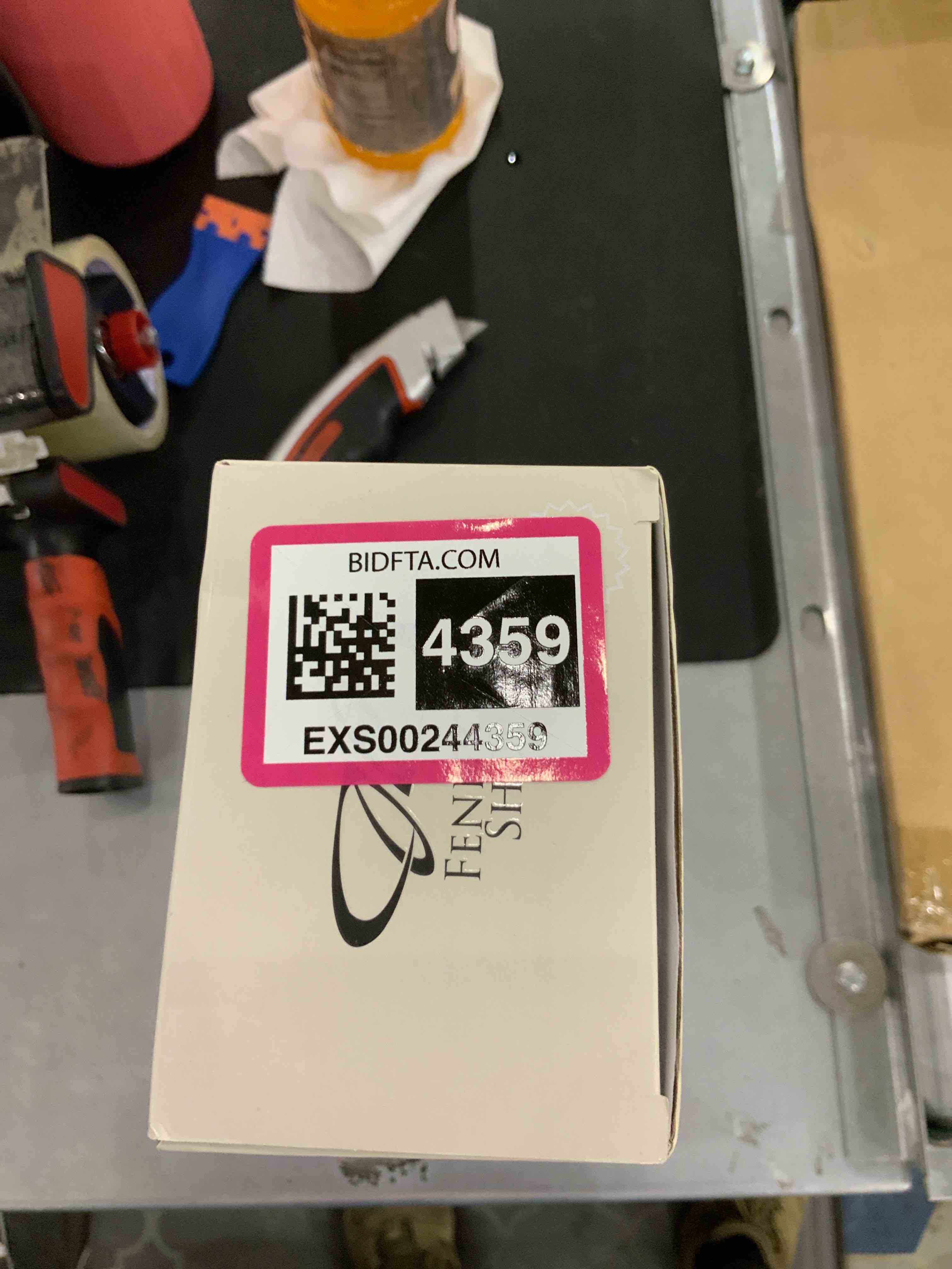 https://s3.amazonaws.com/lotting-images-prod/bidfta/EXS00244359_1692877765952.jpeg