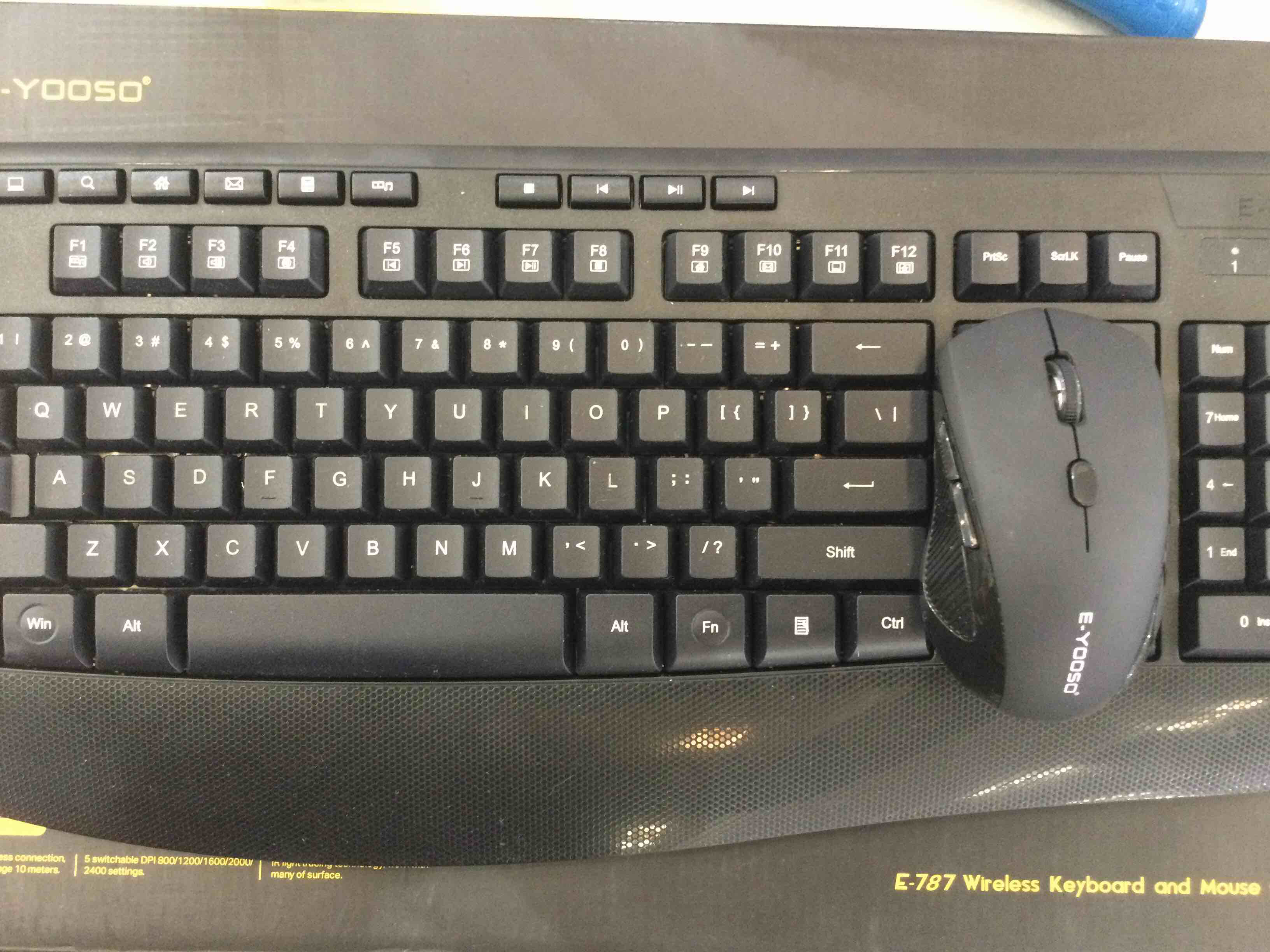 Wireless Keyboard and Mouse Combo, E-YOOSO 2.4GHz Full-Sized Ergonomic Wireless Keyboard with Wrist Rest, 3 DPI Adjustable and 6 Buttons Cordless USB Mouse for Computer, Laptop, PC, Windows, Mac