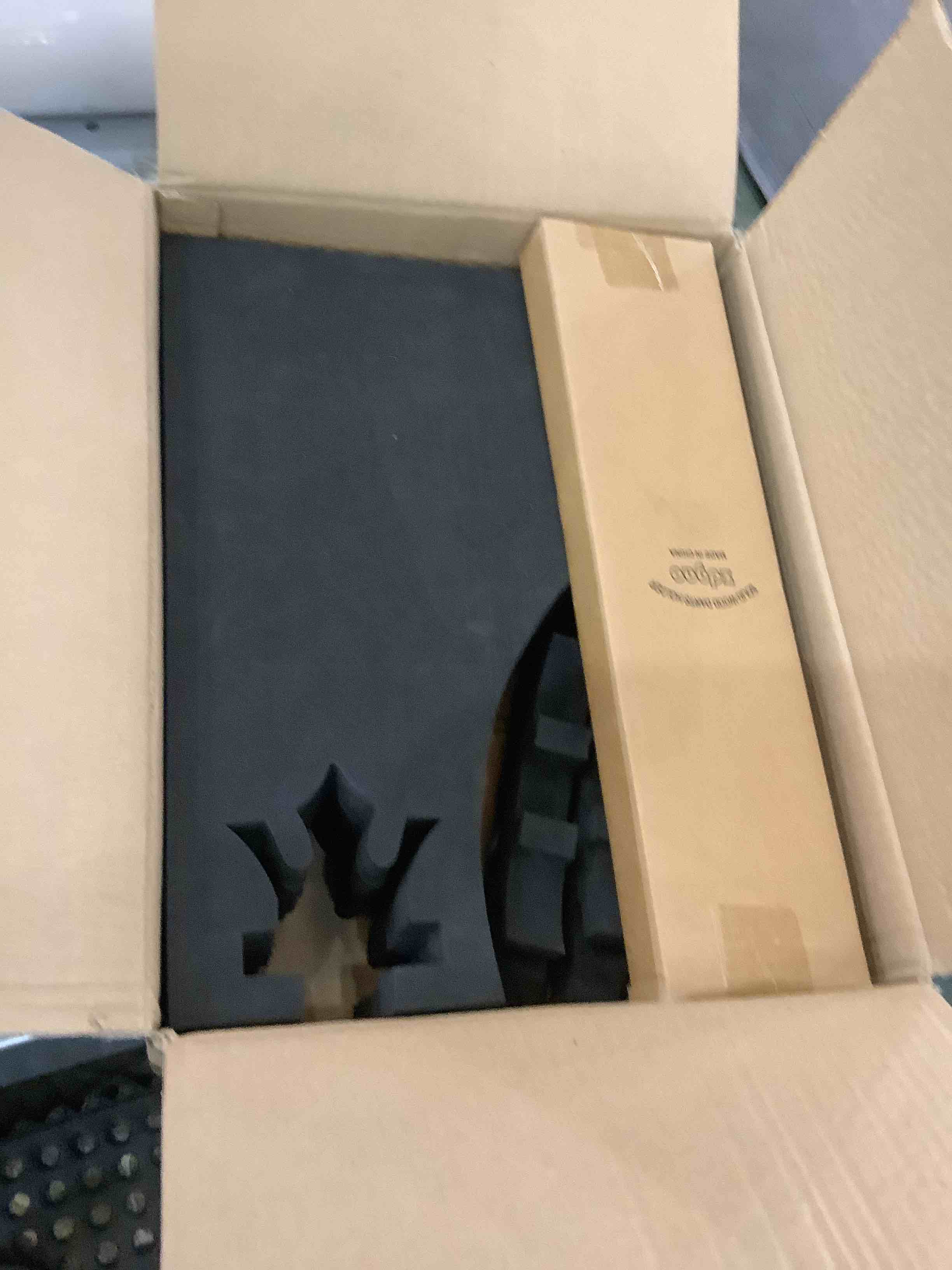 https://s3.amazonaws.com/lotting-images-prod/bidfta/EXS00246586_1686235208114.jpeg