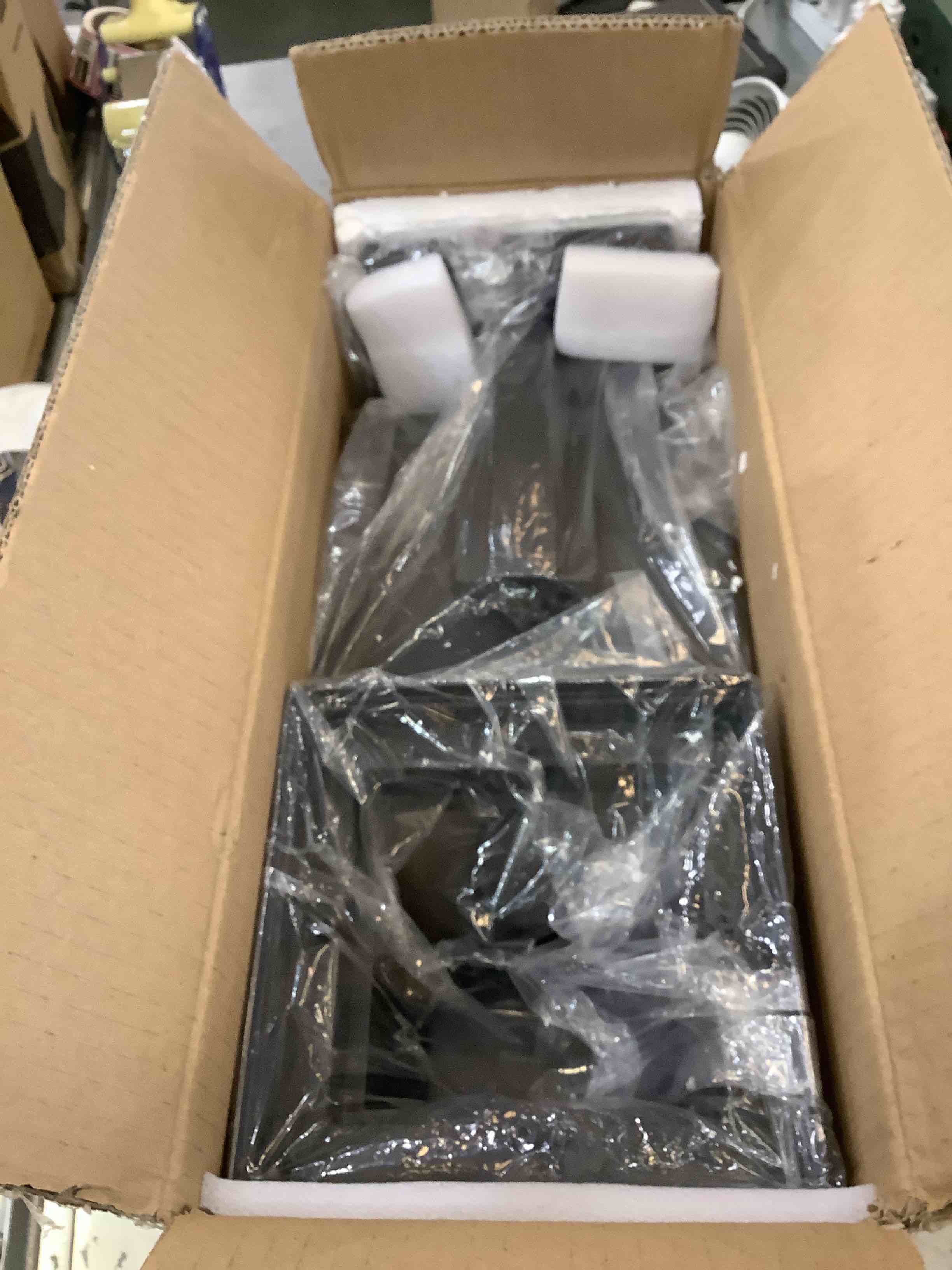https://s3.amazonaws.com/lotting-images-prod/bidfta/EXS00246804_1686330422239.jpeg