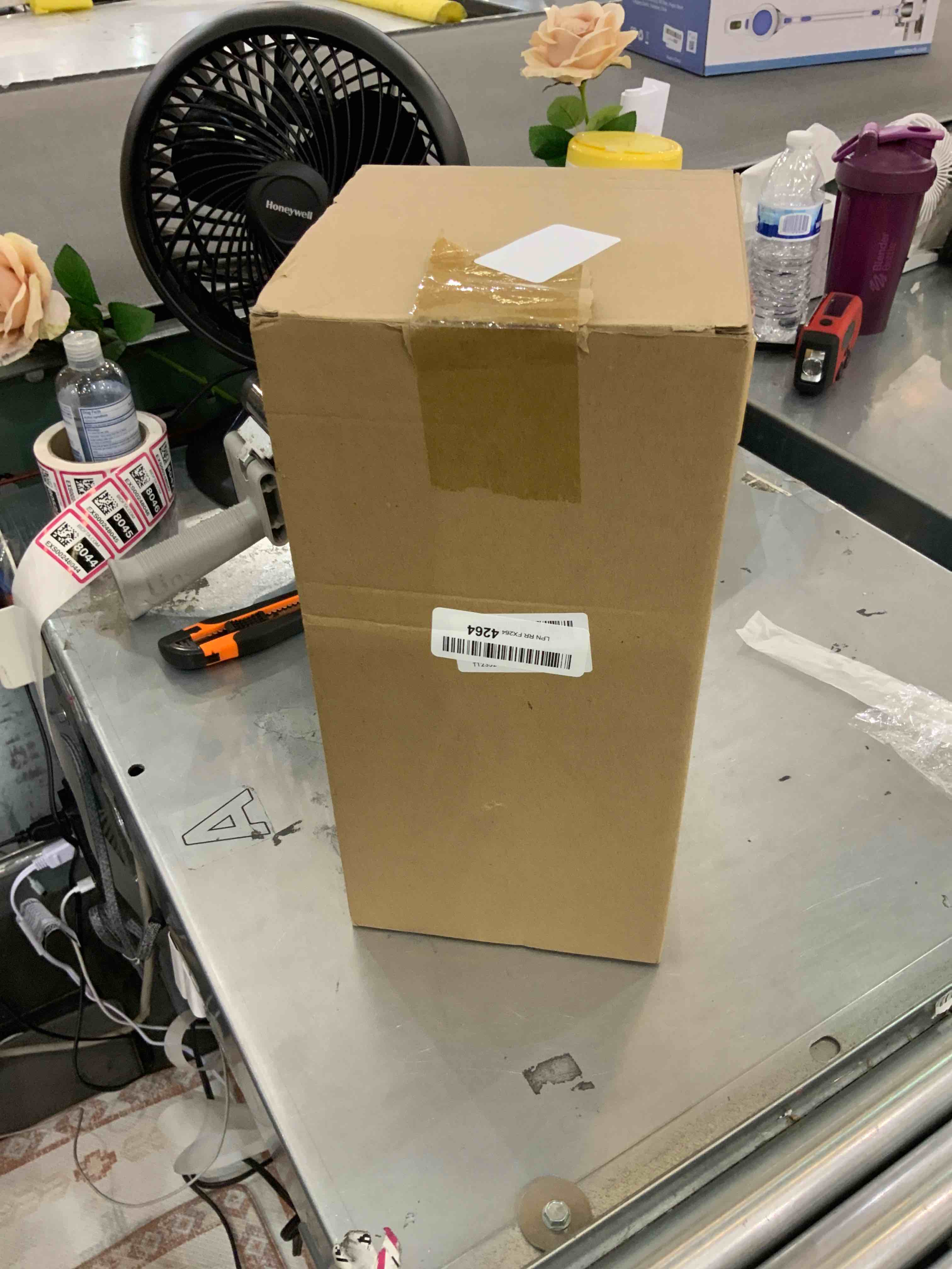 https://s3.amazonaws.com/lotting-images-prod/bidfta/EXS00248044_1685626143258.jpeg