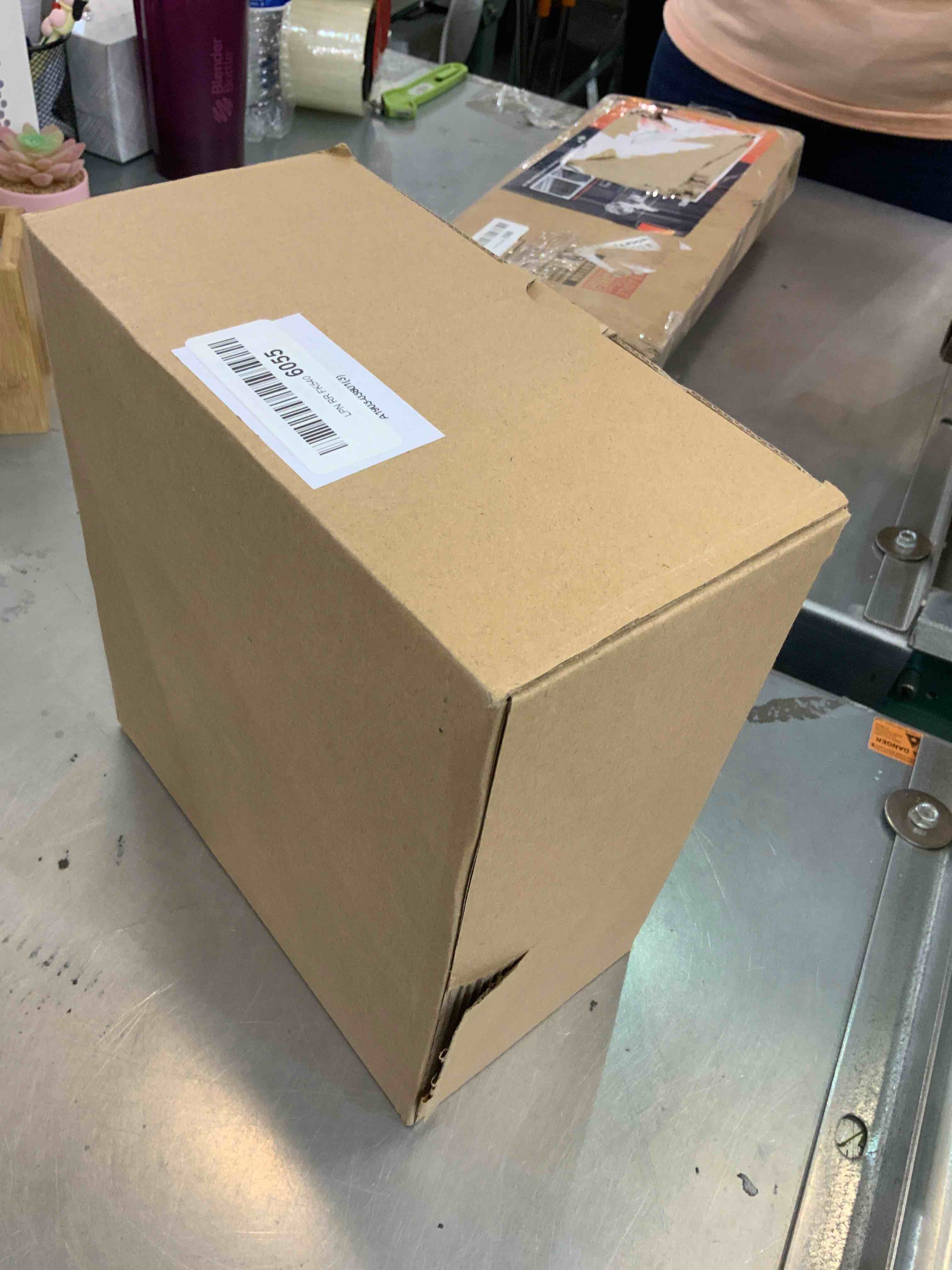 https://s3.amazonaws.com/lotting-images-prod/bidfta/EXS00248087_1685632657956.jpeg