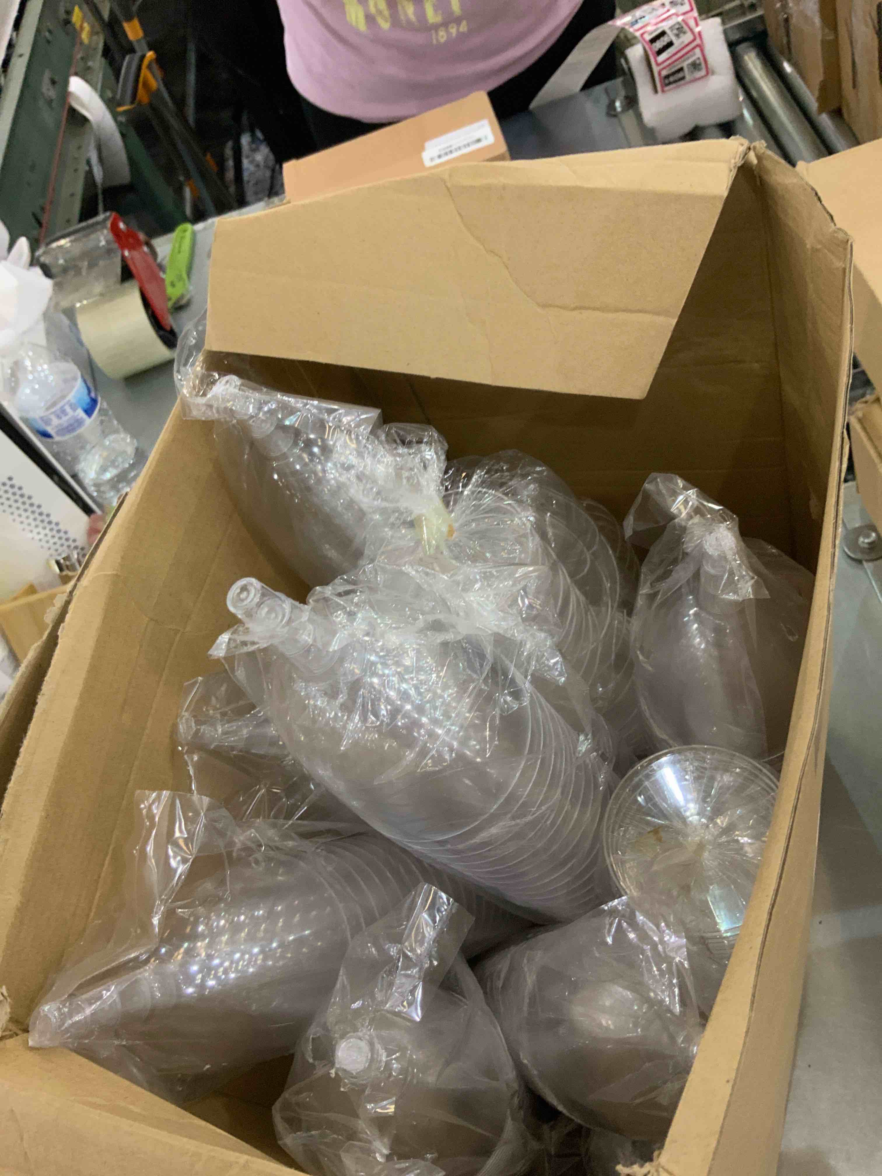 Thenshop 200 Pack Disposable Plastic Wine Glasses with Stem, 6 oz Plastic Wine Glasses for Parties Disposable, Clear Plastic Champagne Cups for Weddings Birthdays Bridal Shower Graduations Parties