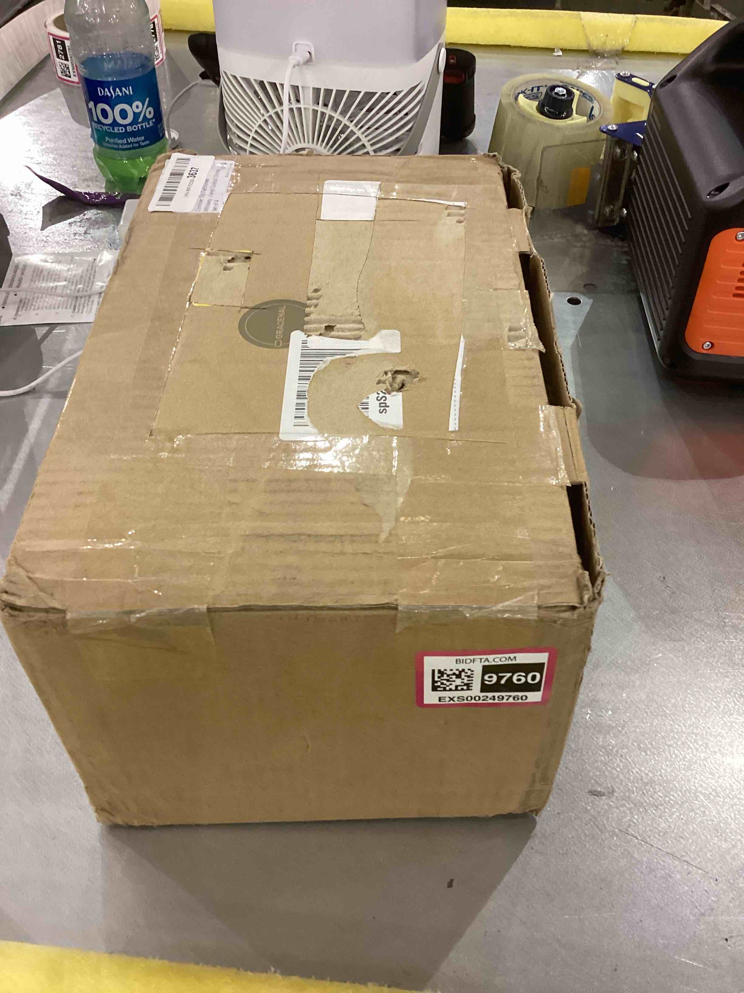 https://s3.amazonaws.com/lotting-images-prod/bidfta/EXS00249760_1685967970901.jpeg