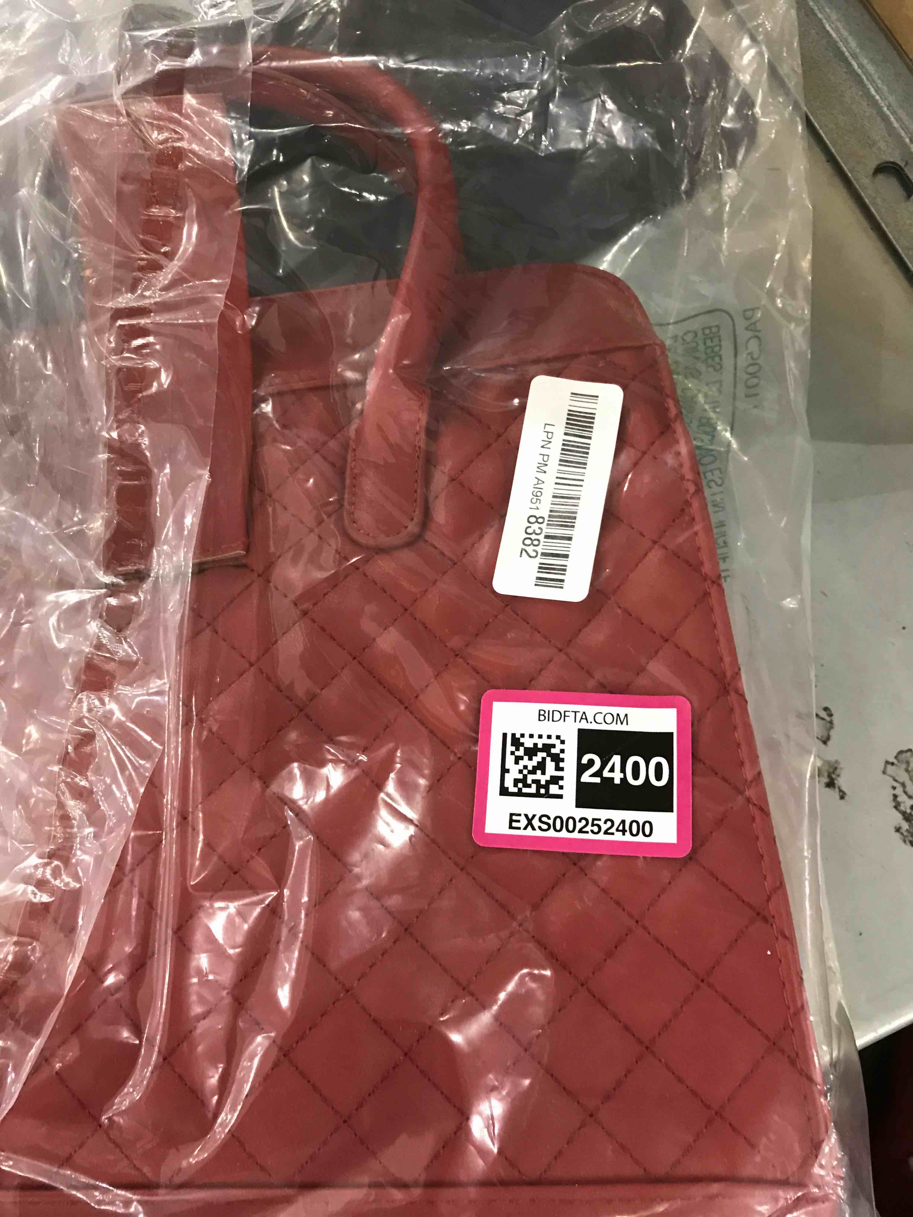 https://s3.amazonaws.com/lotting-images-prod/bidfta/EXS00252400_1687264965006.jpeg