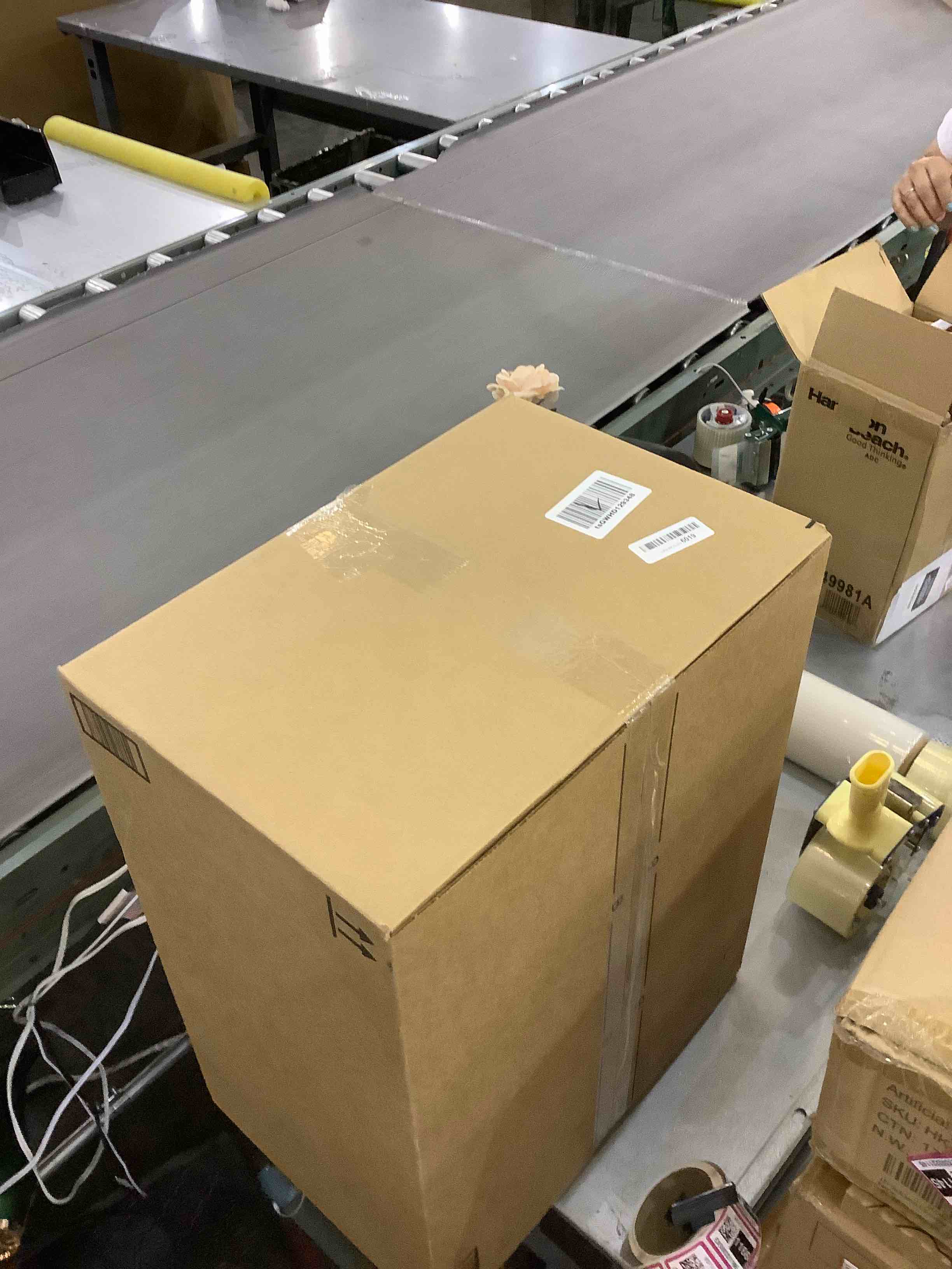 https://s3.amazonaws.com/lotting-images-prod/bidfta/EXS00253256_1686149498664.jpeg