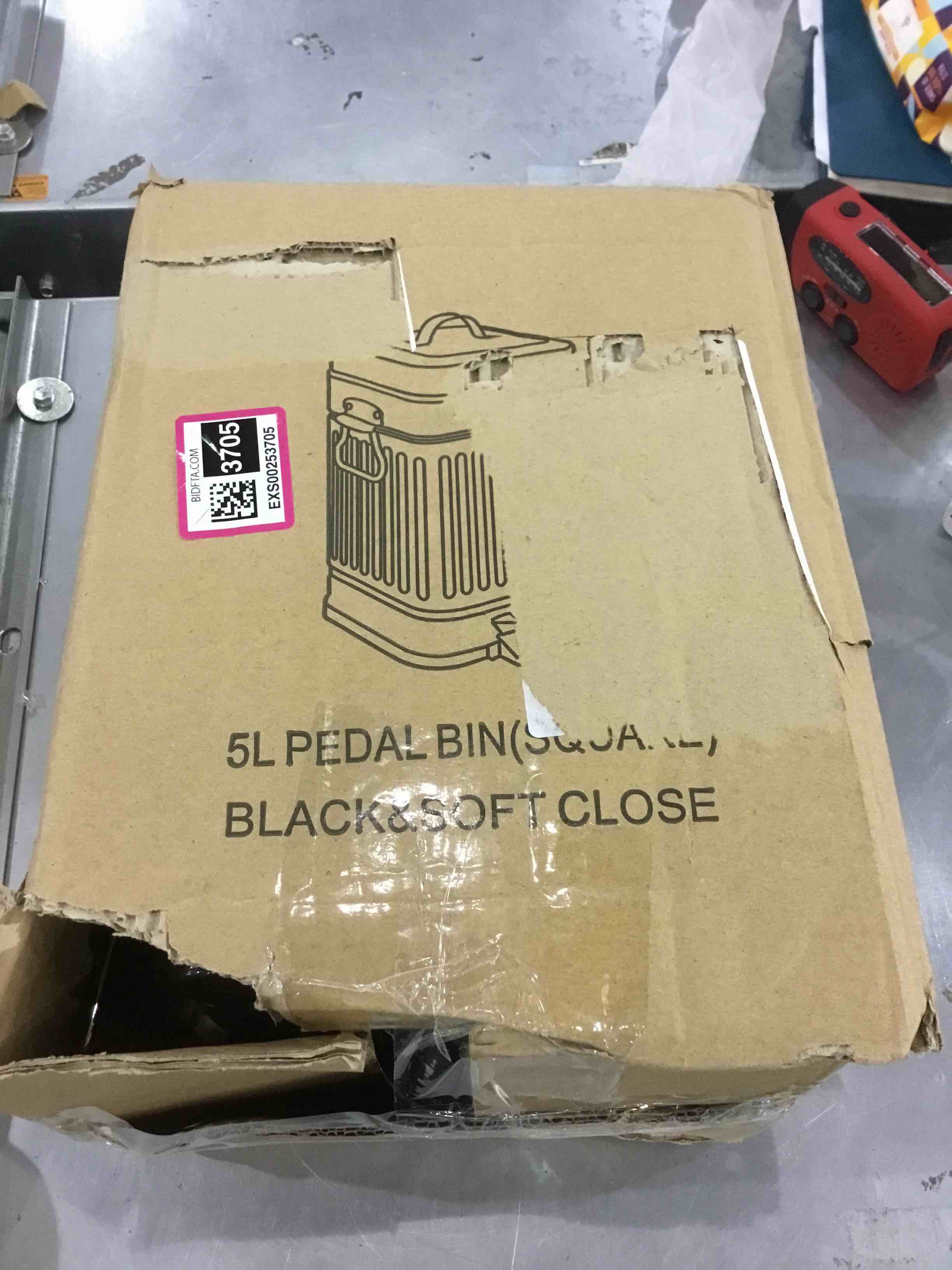 https://s3.amazonaws.com/lotting-images-prod/bidfta/EXS00253705_1684496939572.jpeg