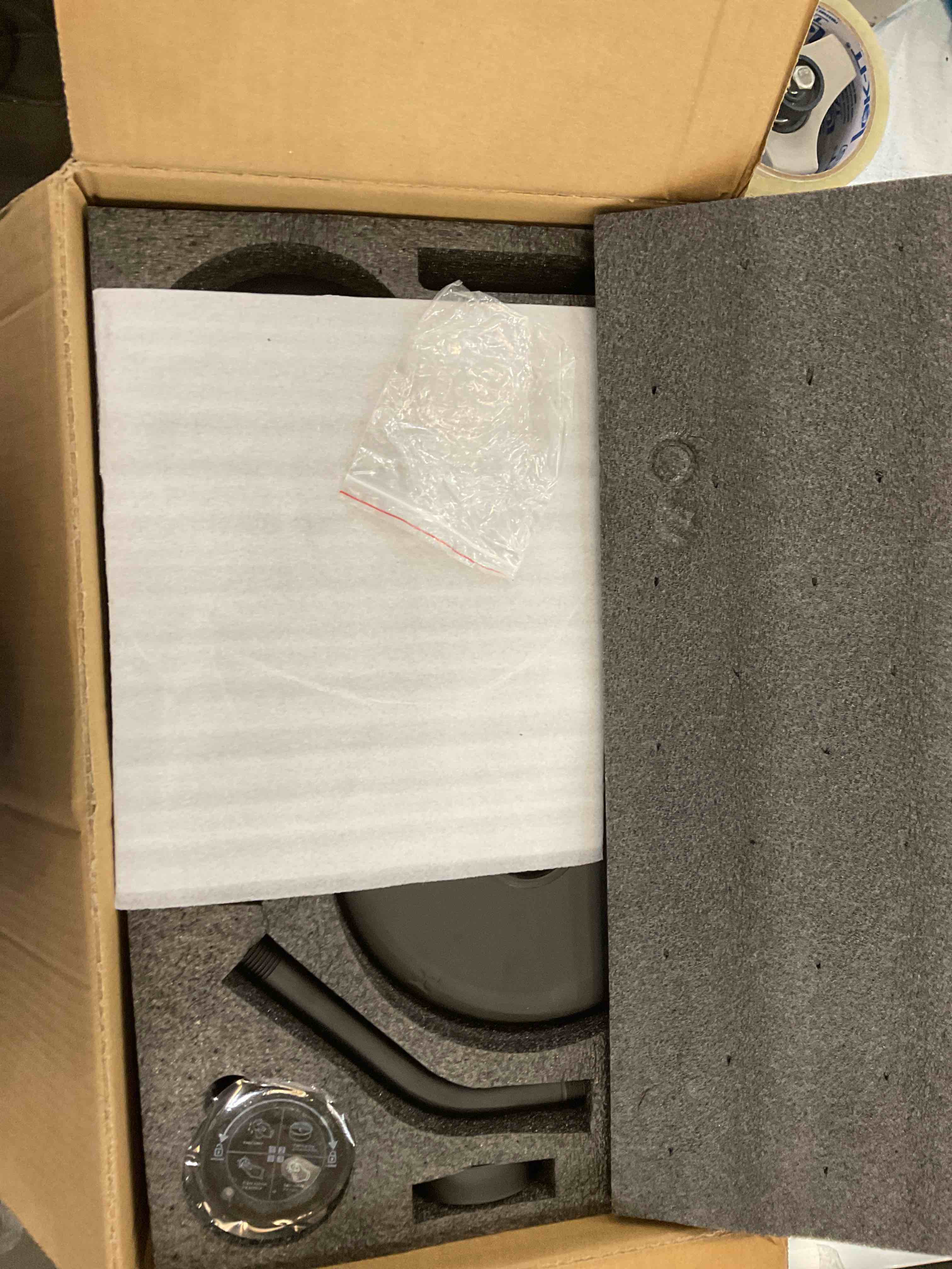 https://s3.amazonaws.com/lotting-images-prod/bidfta/EXS00255181_1685558405253.jpeg
