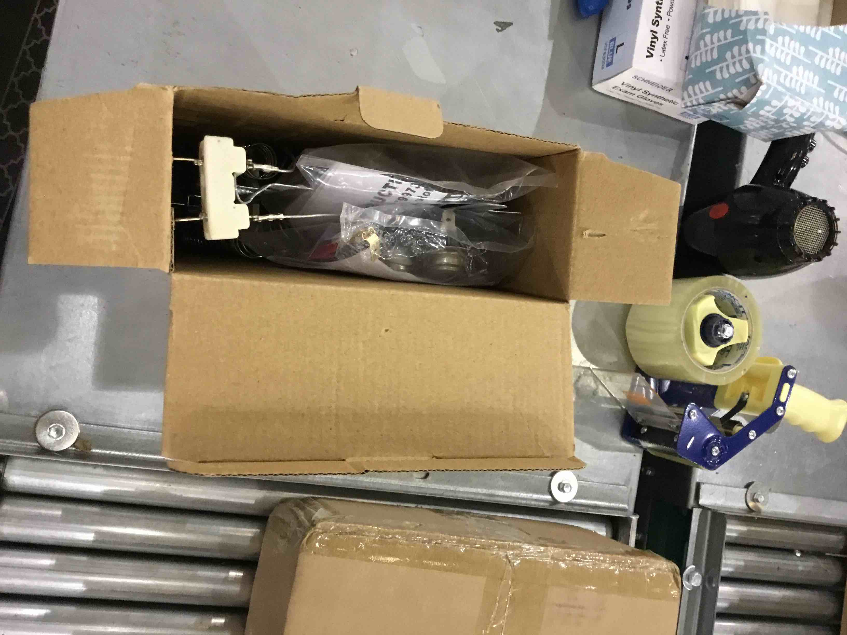 https://s3.amazonaws.com/lotting-images-prod/bidfta/EXS00255713_1684846422810.jpeg