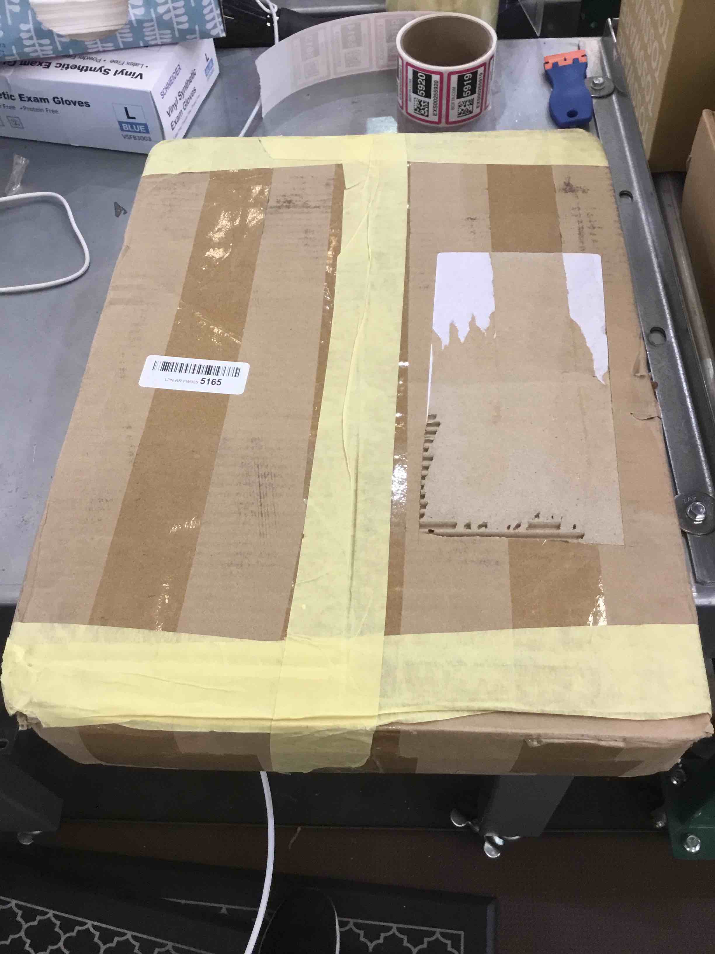 https://s3.amazonaws.com/lotting-images-prod/bidfta/EXS00255913_1685122564568.jpeg