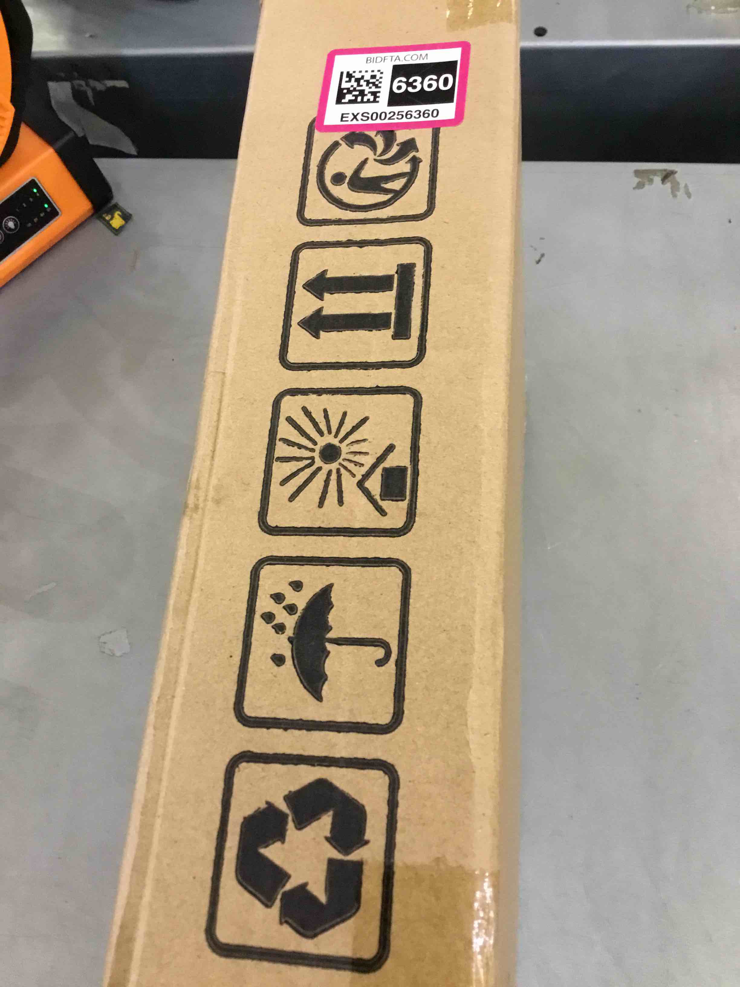 https://s3.amazonaws.com/lotting-images-prod/bidfta/EXS00256360_1685026578433.jpeg