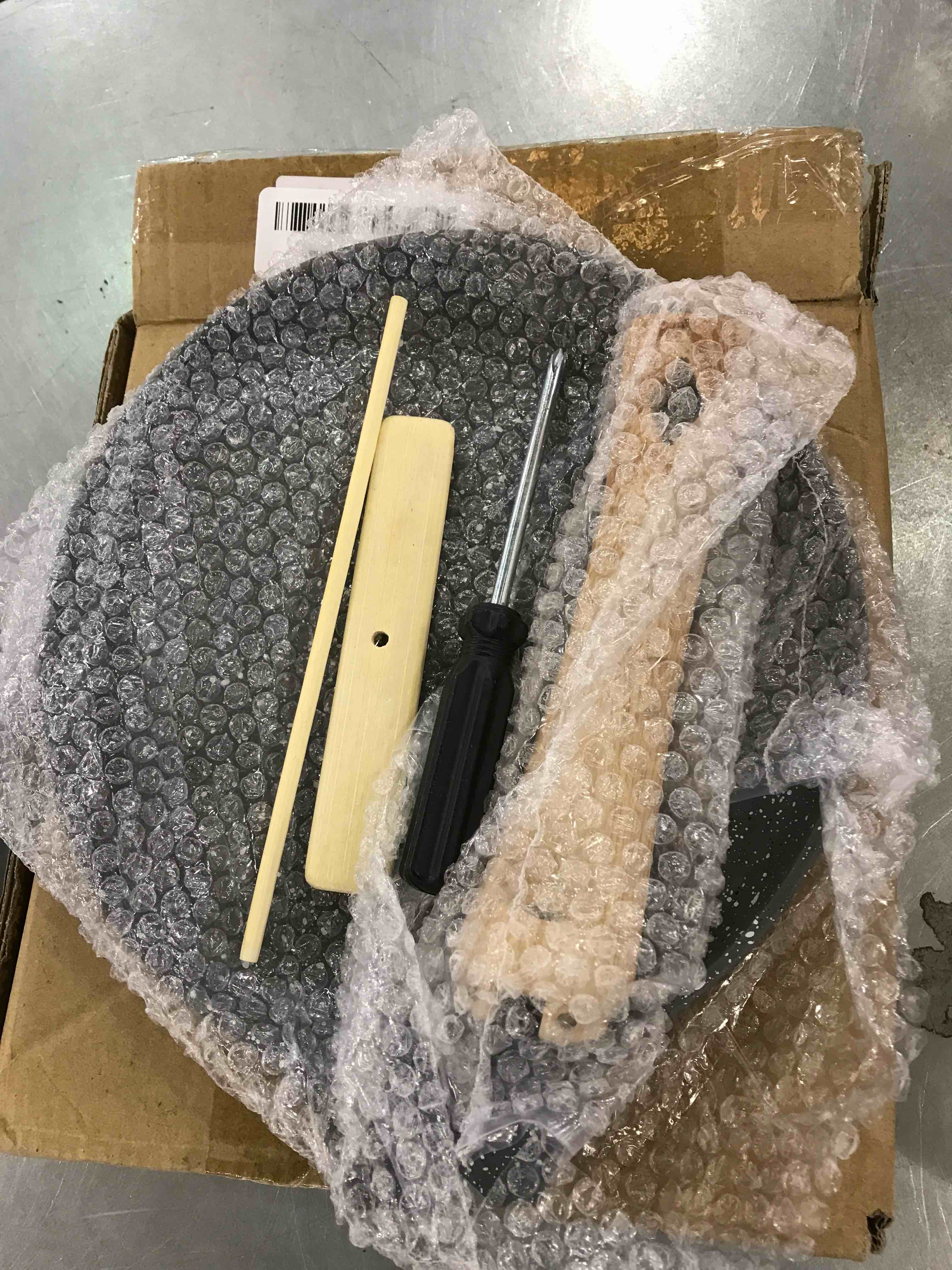 https://s3.amazonaws.com/lotting-images-prod/bidfta/EXS00256640_1684414302624.jpeg
