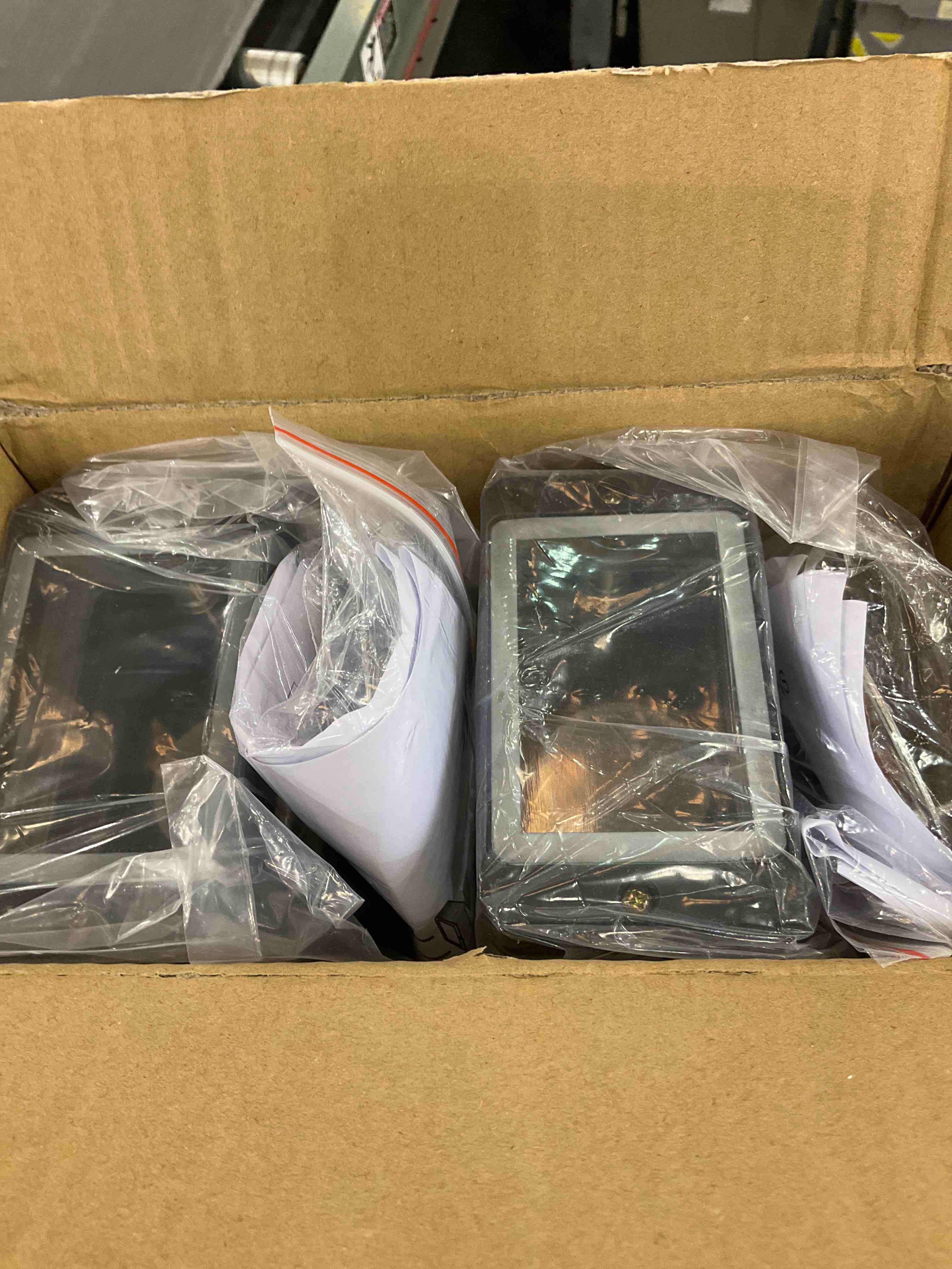 https://s3.amazonaws.com/lotting-images-prod/bidfta/EXS00256782_1684517410608.jpeg