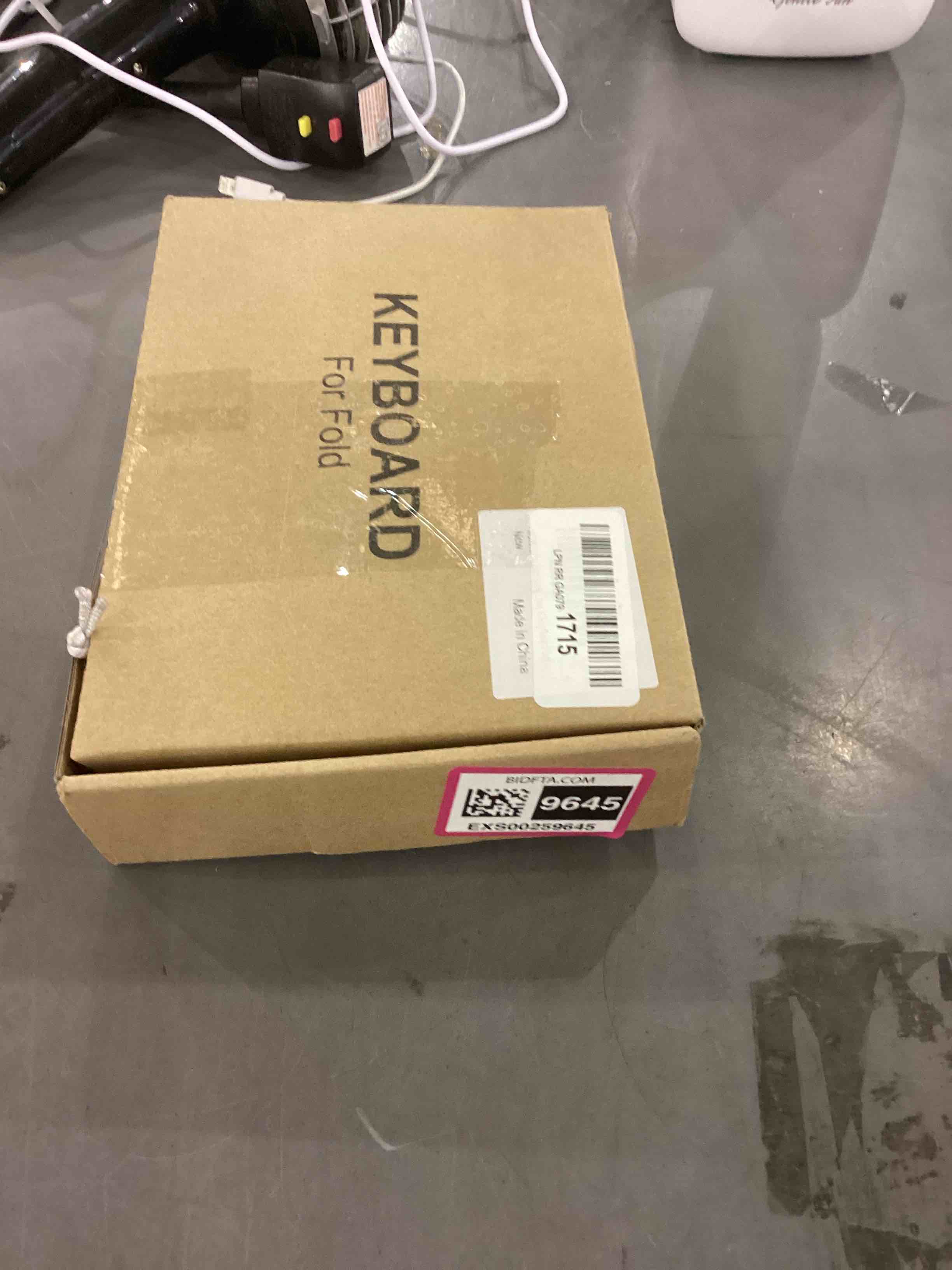 https://s3.amazonaws.com/lotting-images-prod/bidfta/EXS00259645_1684842641046.jpeg