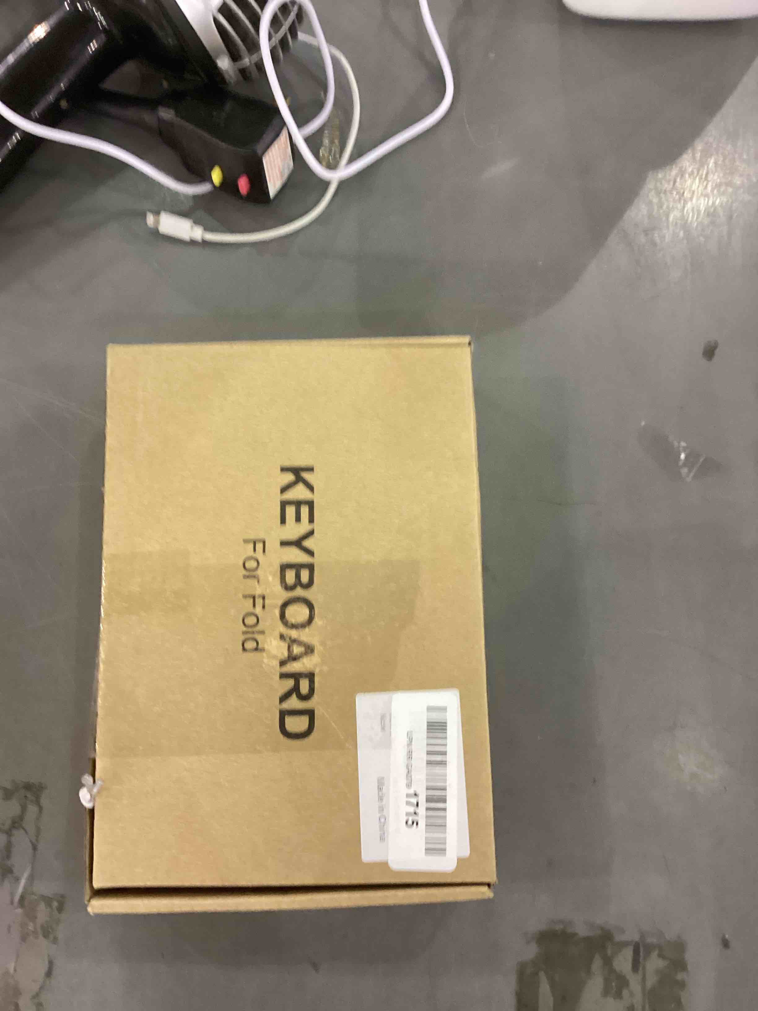 https://s3.amazonaws.com/lotting-images-prod/bidfta/EXS00259645_1684842642979.jpeg