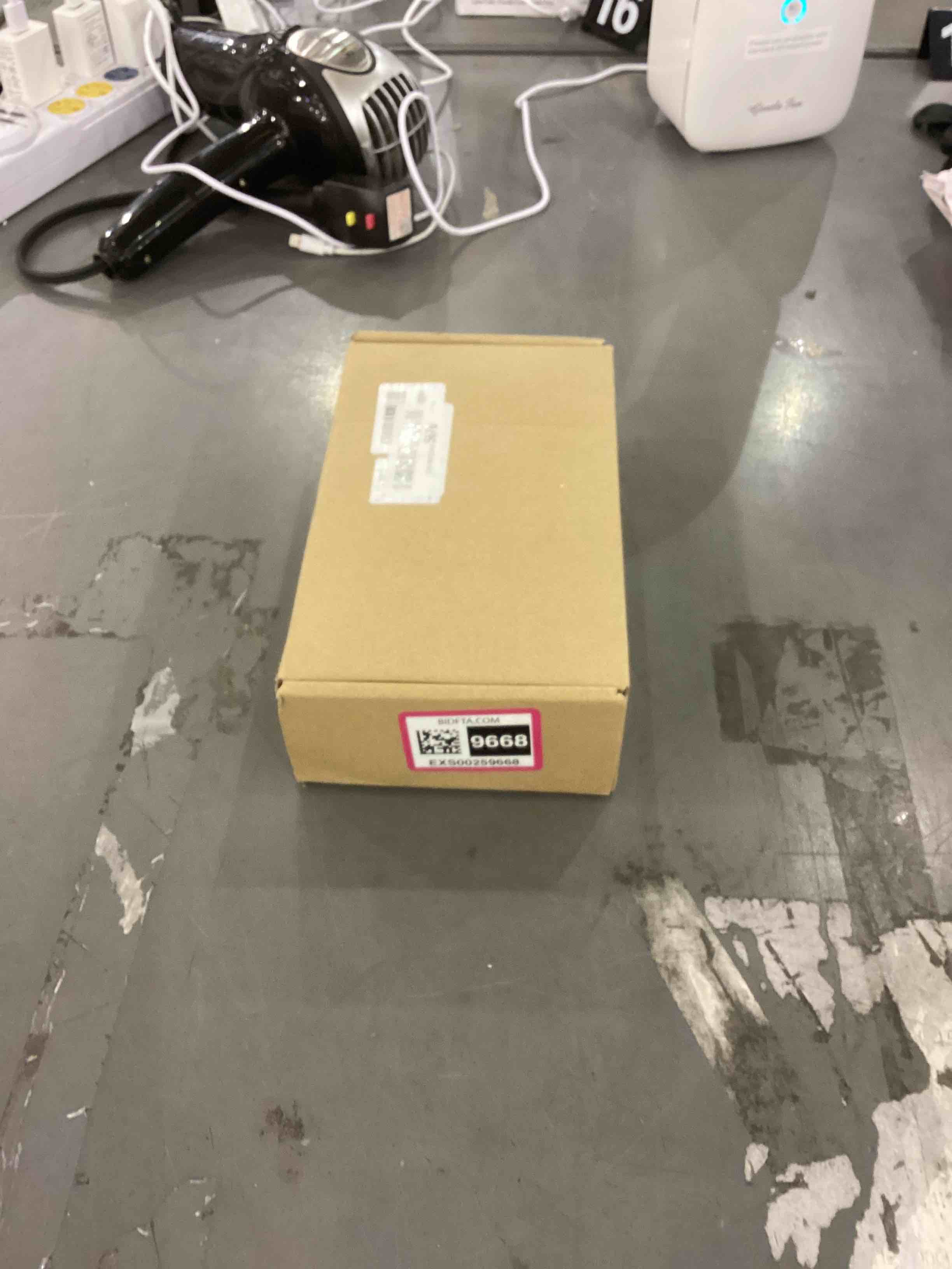 https://s3.amazonaws.com/lotting-images-prod/bidfta/EXS00259668_1684846230239.jpeg