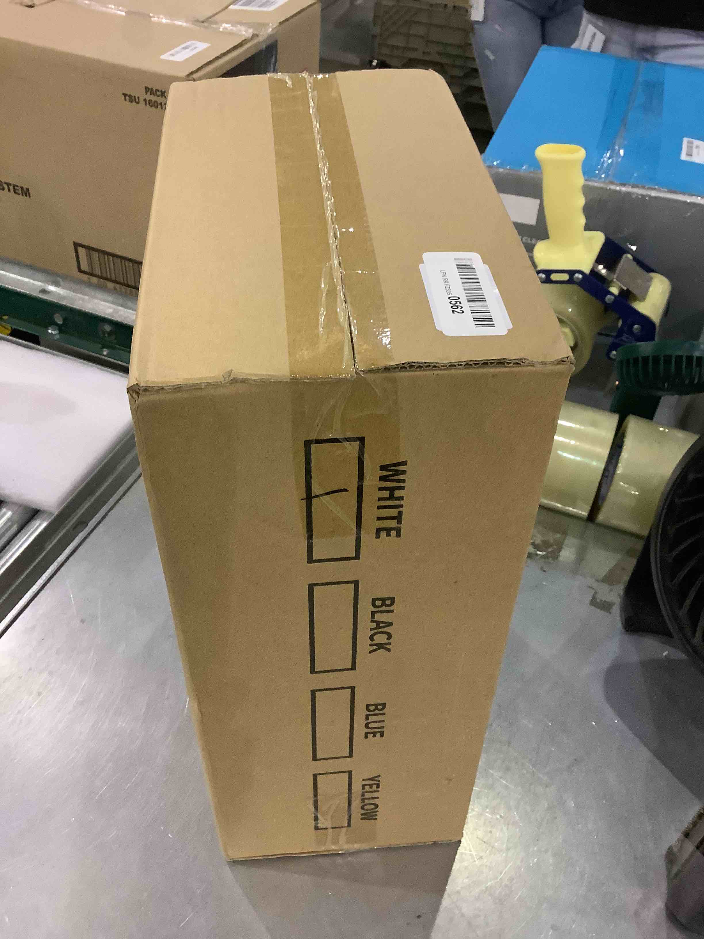 https://s3.amazonaws.com/lotting-images-prod/bidfta/EXS00267219_1684755551357.jpeg