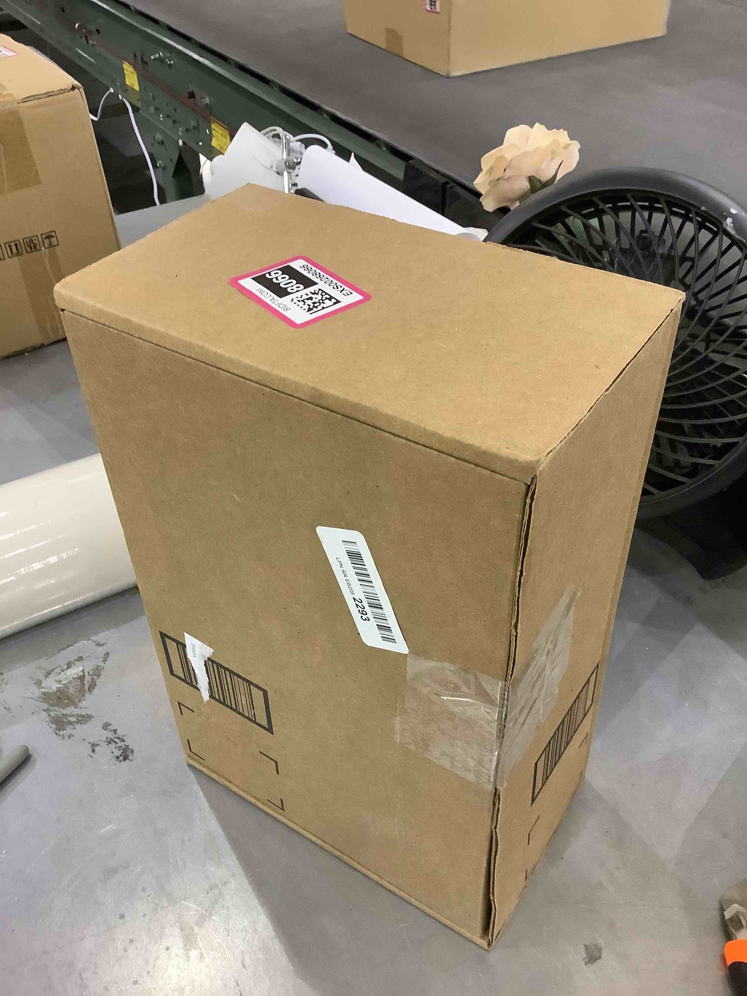 https://s3.amazonaws.com/lotting-images-prod/bidfta/EXS00268066_1685969439102.jpeg