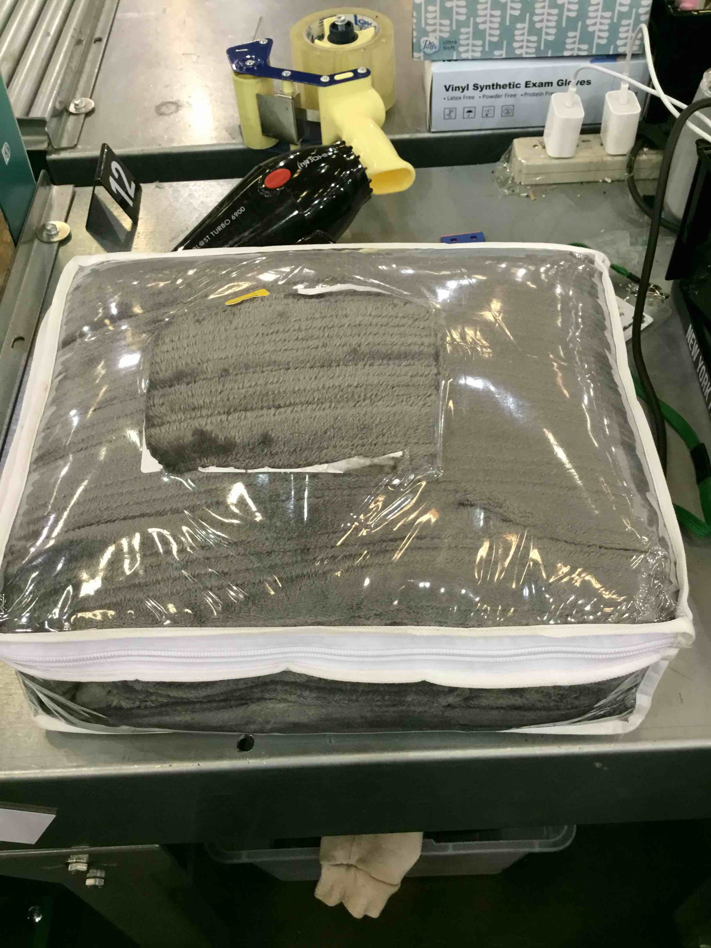 https://s3.amazonaws.com/lotting-images-prod/bidfta/EXS00268558_1684770806817.jpeg