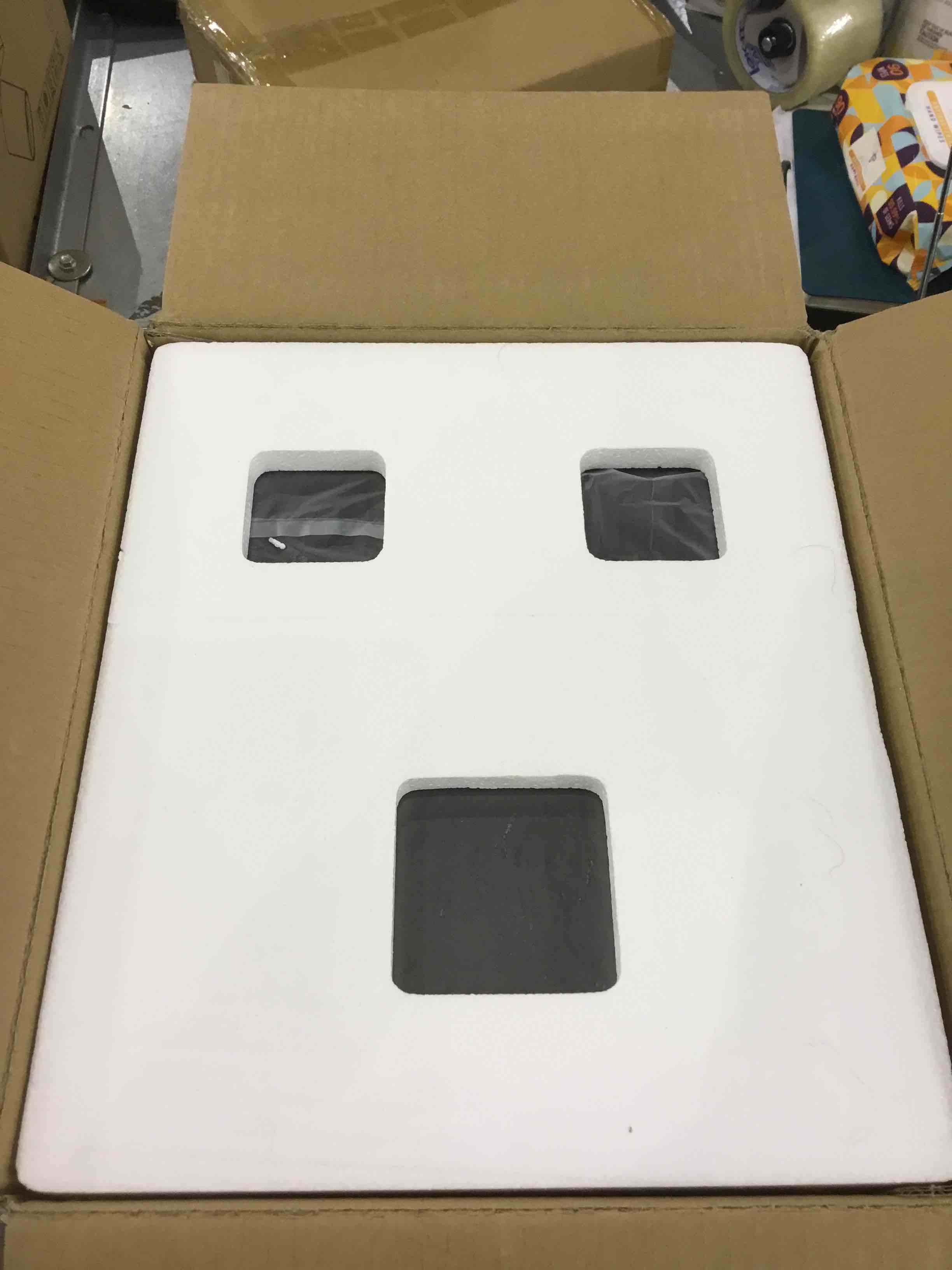 https://s3.amazonaws.com/lotting-images-prod/bidfta/EXS00269217_1684497561406.jpeg