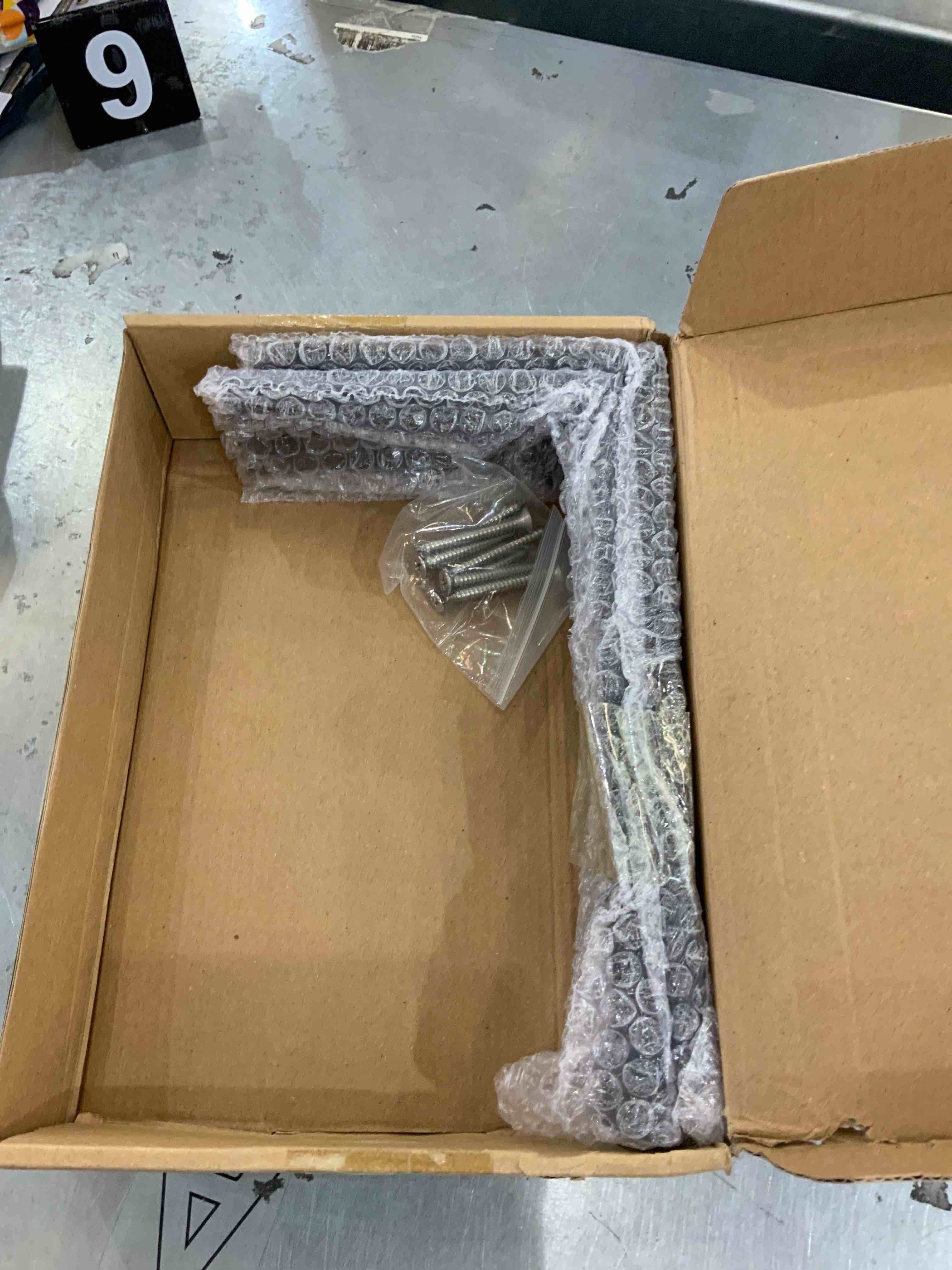 https://s3.amazonaws.com/lotting-images-prod/bidfta/EXS00269544_1684336788745.jpeg