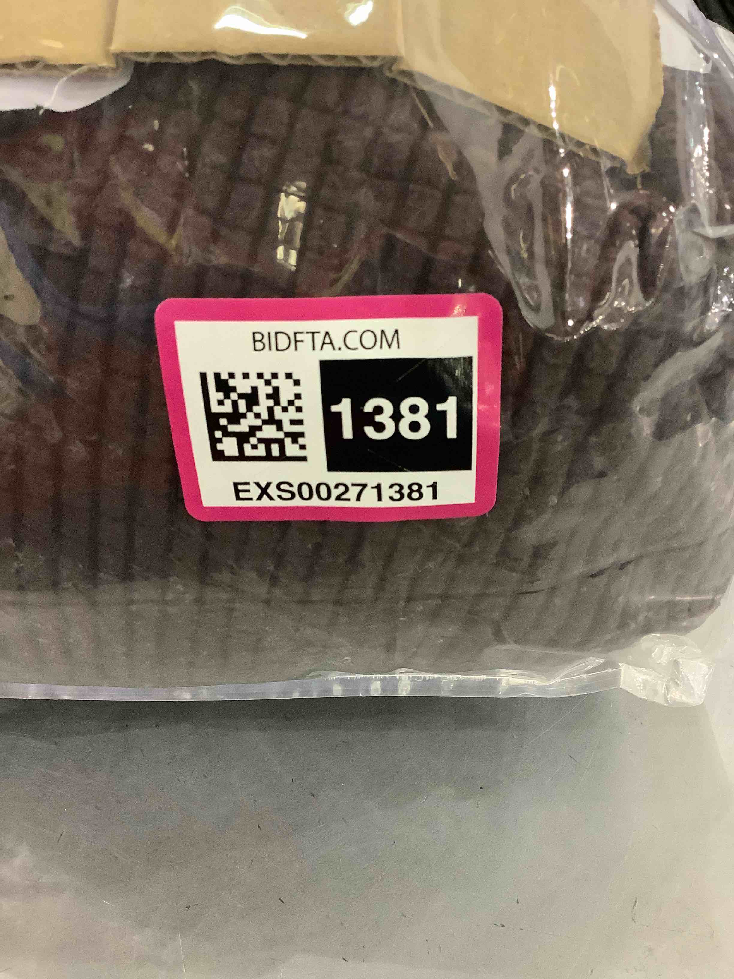 https://s3.amazonaws.com/lotting-images-prod/bidfta/EXS00271381_1685619503153.jpeg