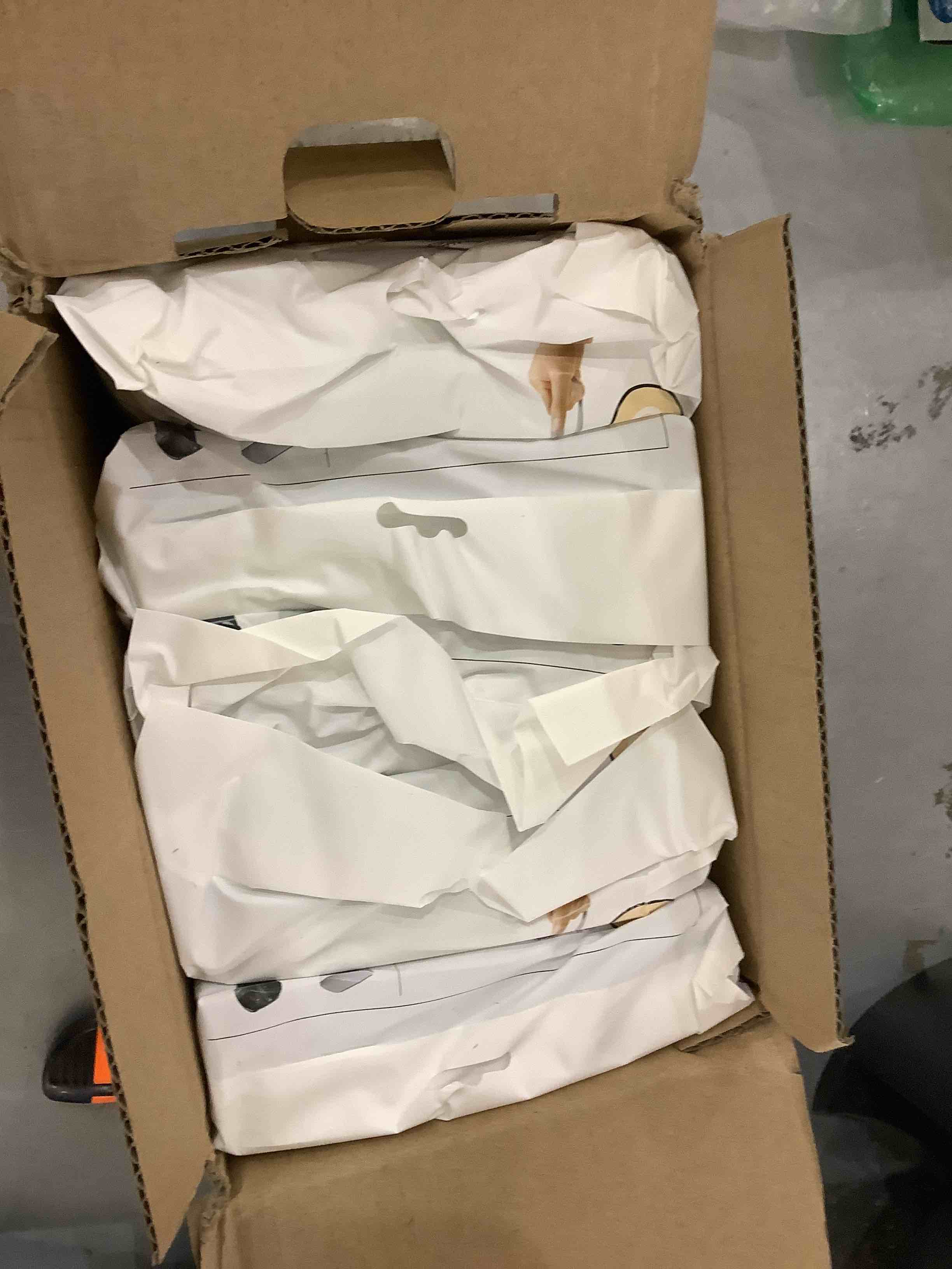 https://s3.amazonaws.com/lotting-images-prod/bidfta/EXS00275451_1686149369531.jpeg