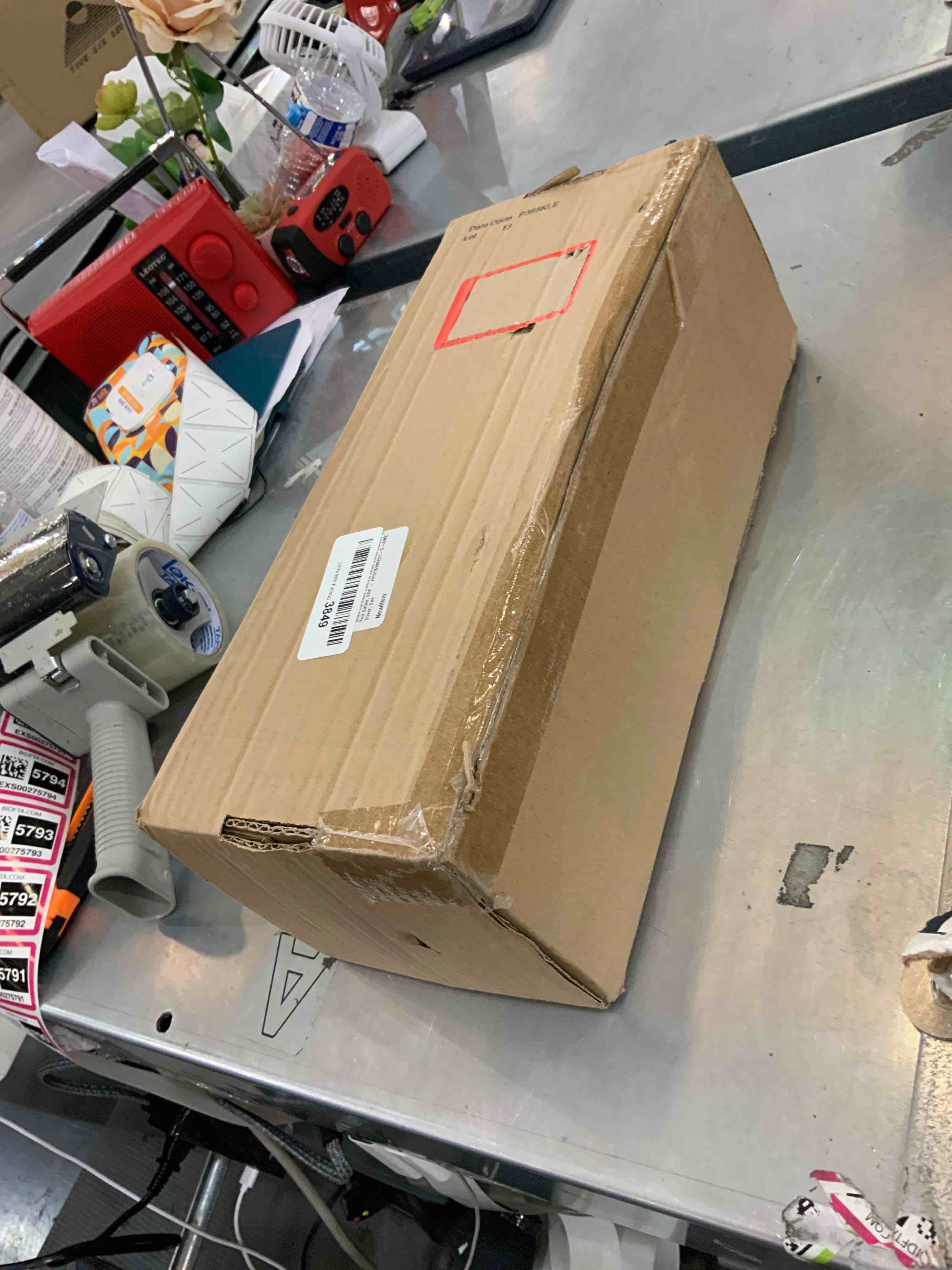 https://s3.amazonaws.com/lotting-images-prod/bidfta/EXS00275790_1685027379356.jpeg
