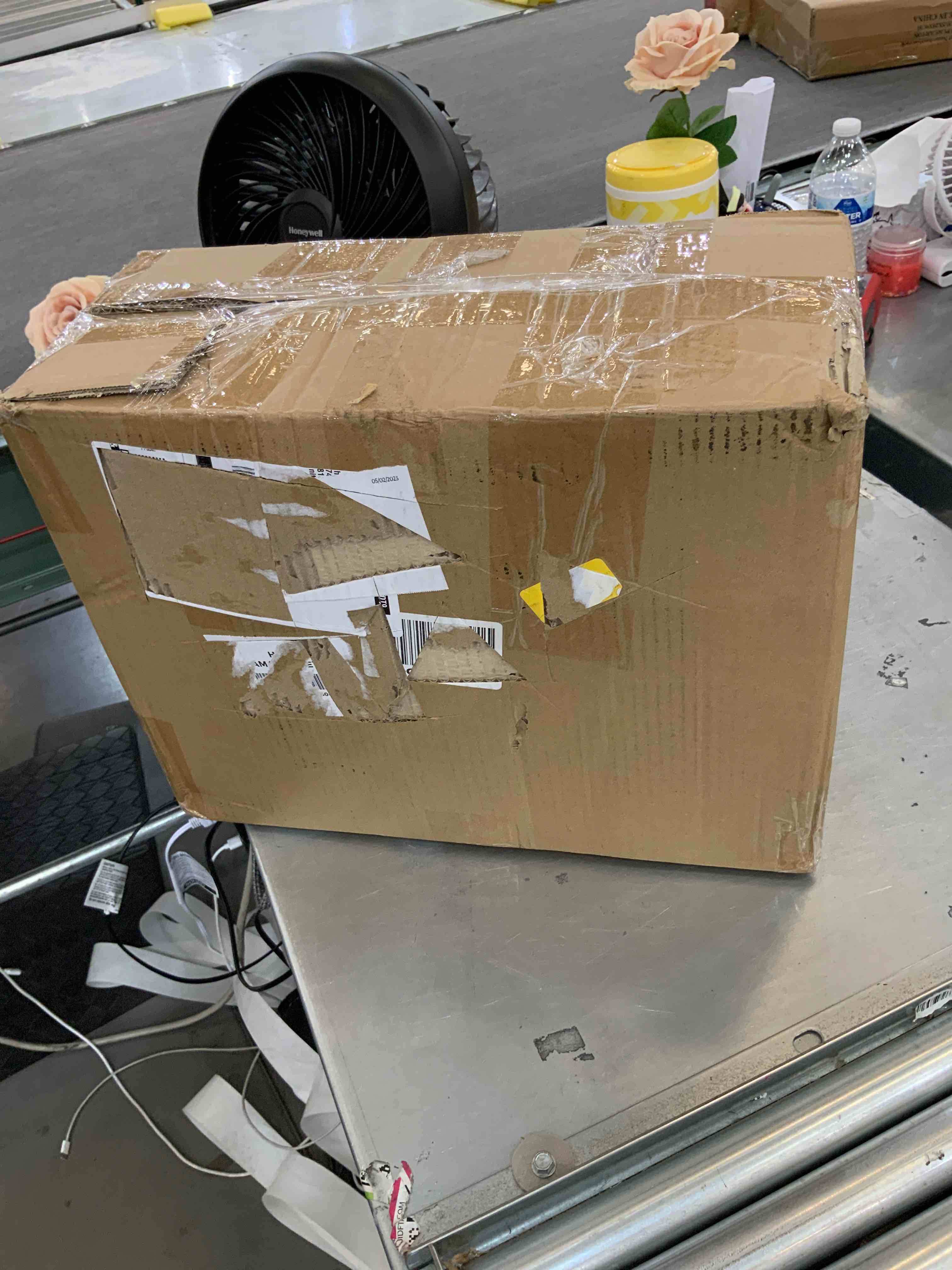 https://s3.amazonaws.com/lotting-images-prod/bidfta/EXS00277188_1685466905482.jpeg