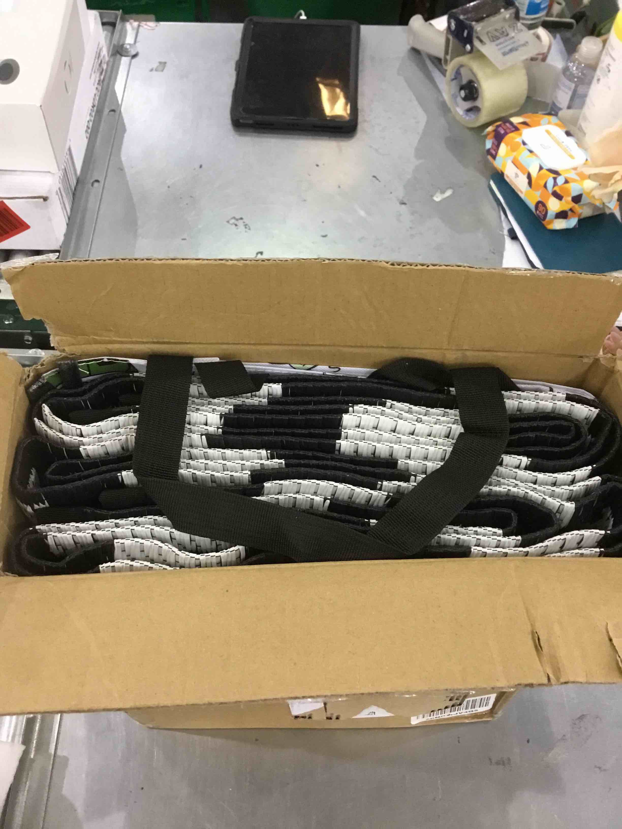 https://s3.amazonaws.com/lotting-images-prod/bidfta/EXS00278277_1684782030254.jpeg