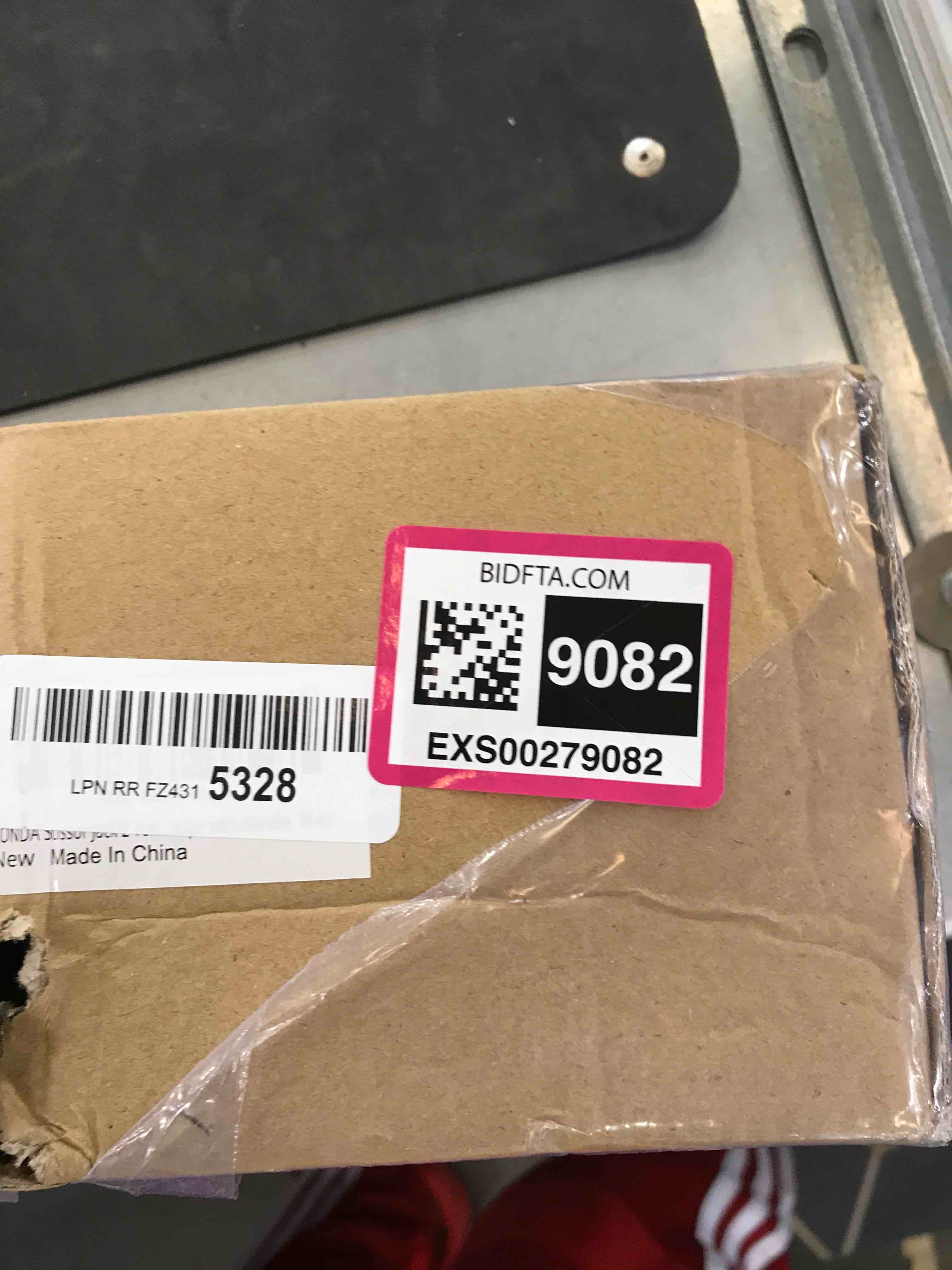 https://s3.amazonaws.com/lotting-images-prod/bidfta/EXS00279082_1686159637553.jpeg