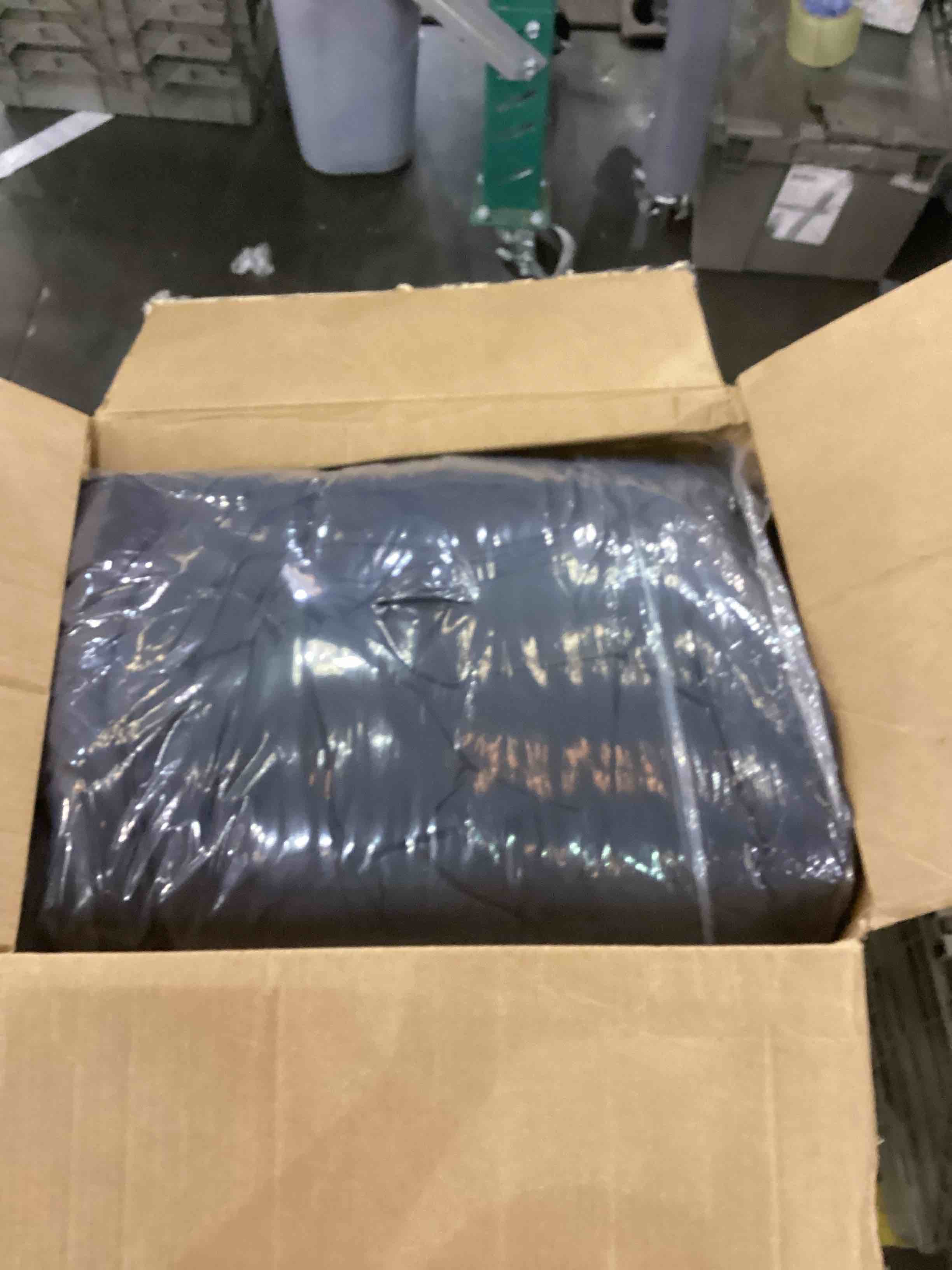 https://s3.amazonaws.com/lotting-images-prod/bidfta/EXS00281413_1687373884186.jpeg