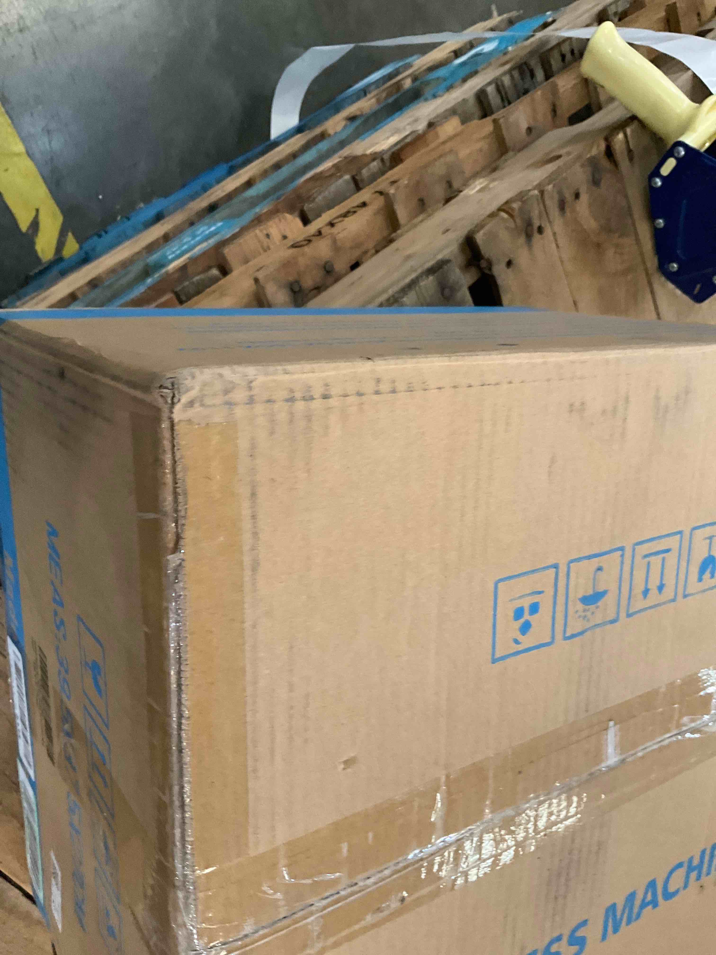 https://s3.amazonaws.com/lotting-images-prod/bidfta/EXS00281900_1687803525419.jpeg
