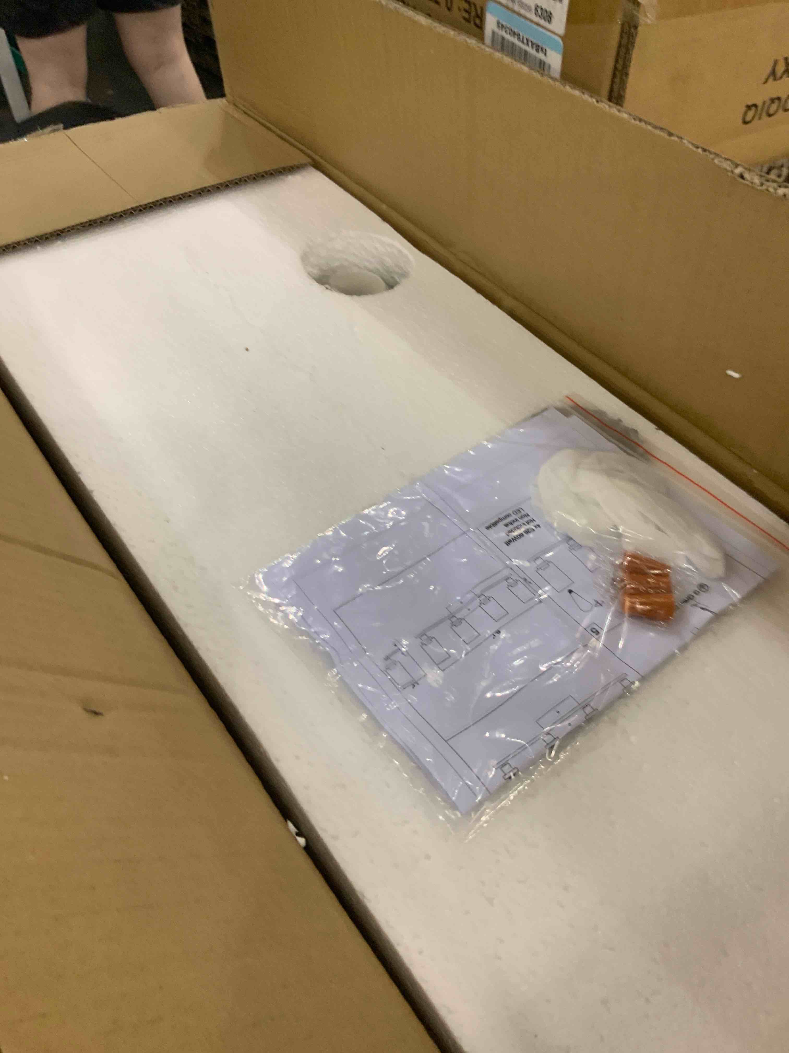 https://s3.amazonaws.com/lotting-images-prod/bidfta/EXS00283320_1687374245358.jpeg