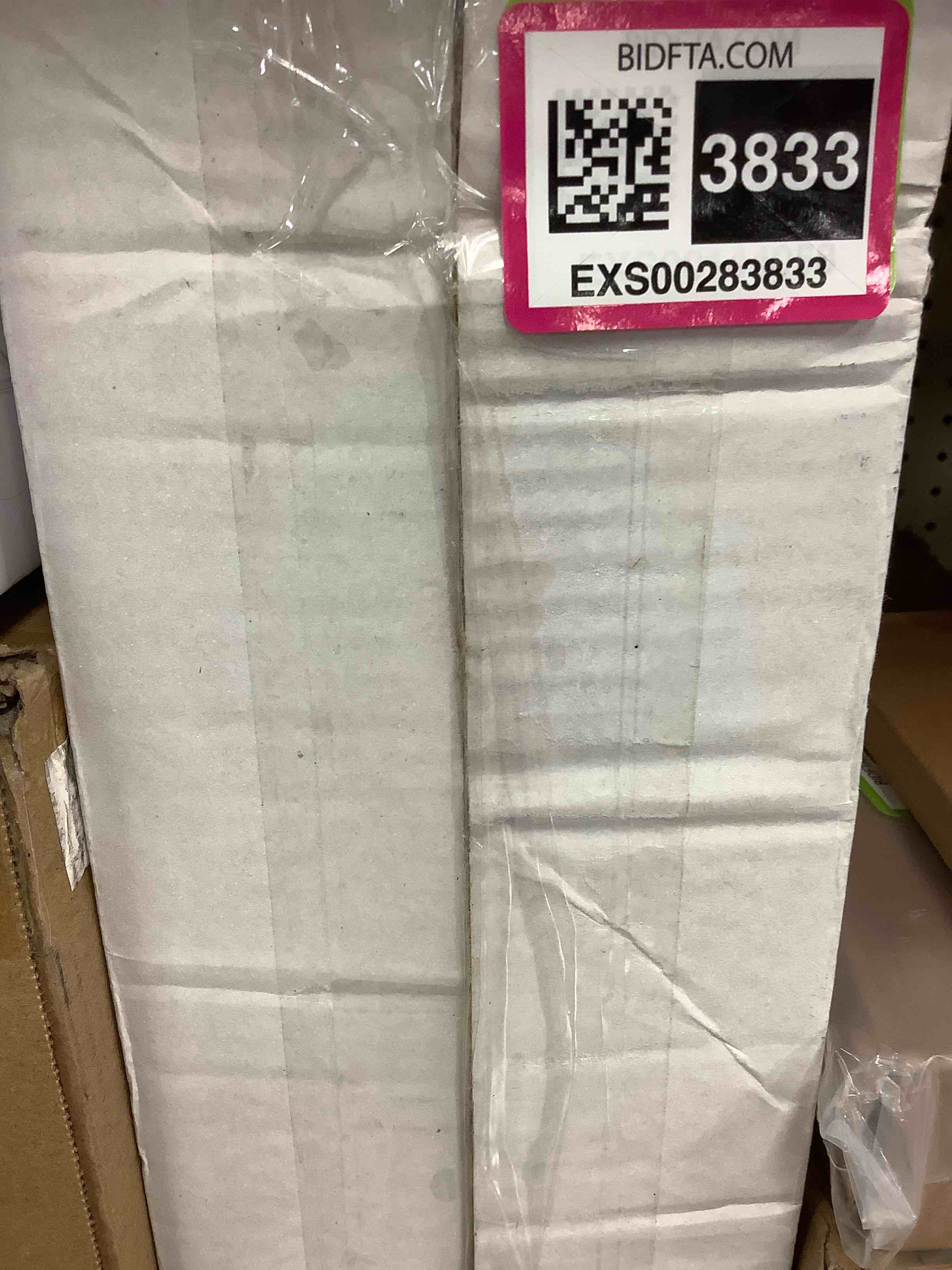 https://s3.amazonaws.com/lotting-images-prod/bidfta/EXS00283833_1687472852194.jpeg