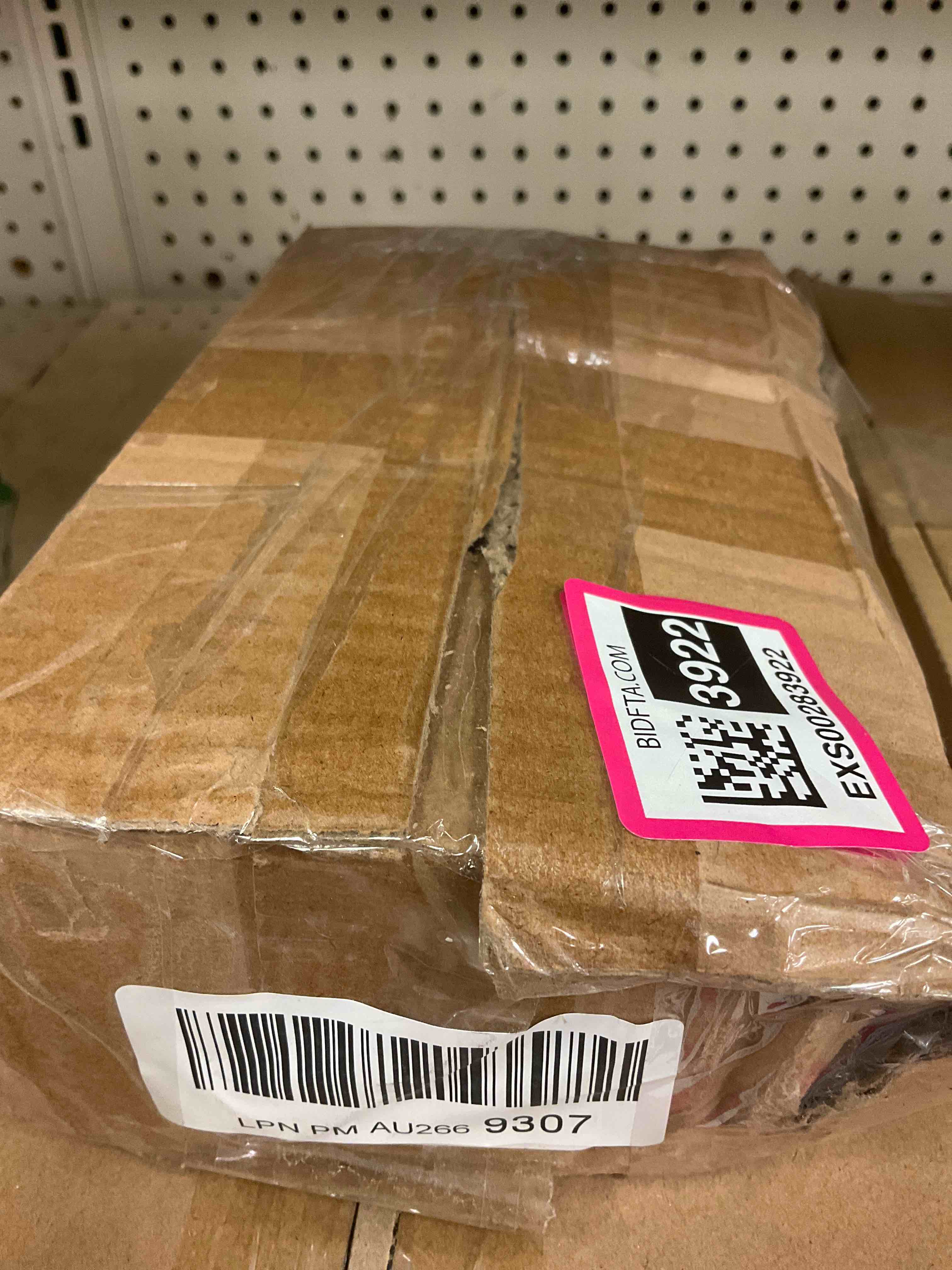 https://s3.amazonaws.com/lotting-images-prod/bidfta/EXS00283922_1687825177379.jpeg